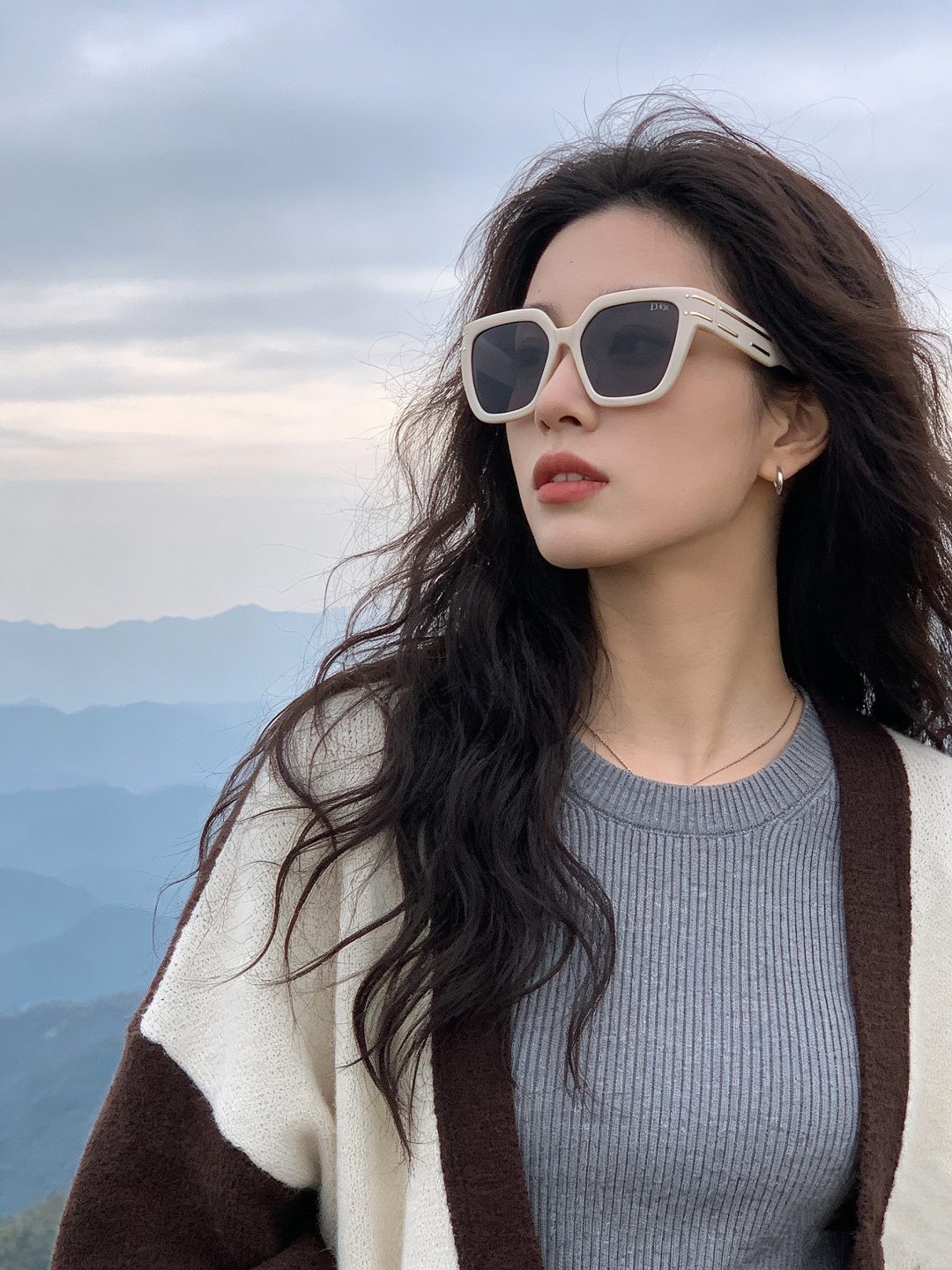 【DIOR】新款潮流爆款 时尚方框太阳镜 佩戴舒适 网红潮款墨镜  女士高清加厚偏光太阳镜🕶️ 🎉高品质