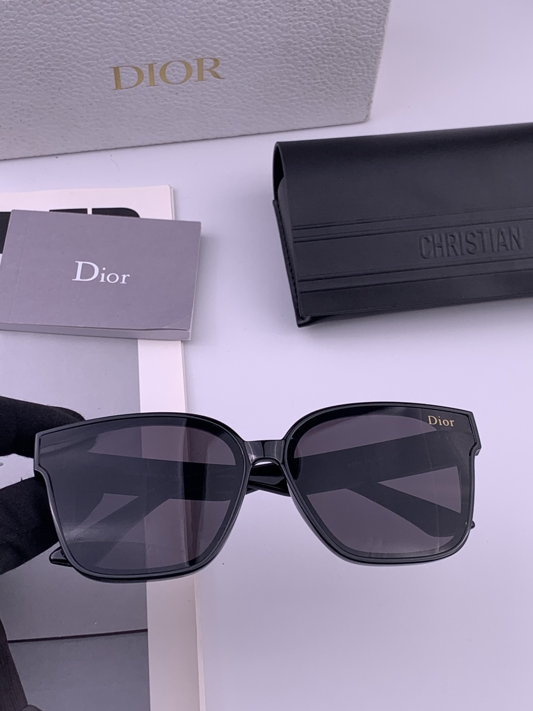 🔺 【DIOR-迪奥】开春新款 潮流爆款 时尚方框太阳镜 高品质 佩戴舒适 网红潮款墨镜 型号：D689