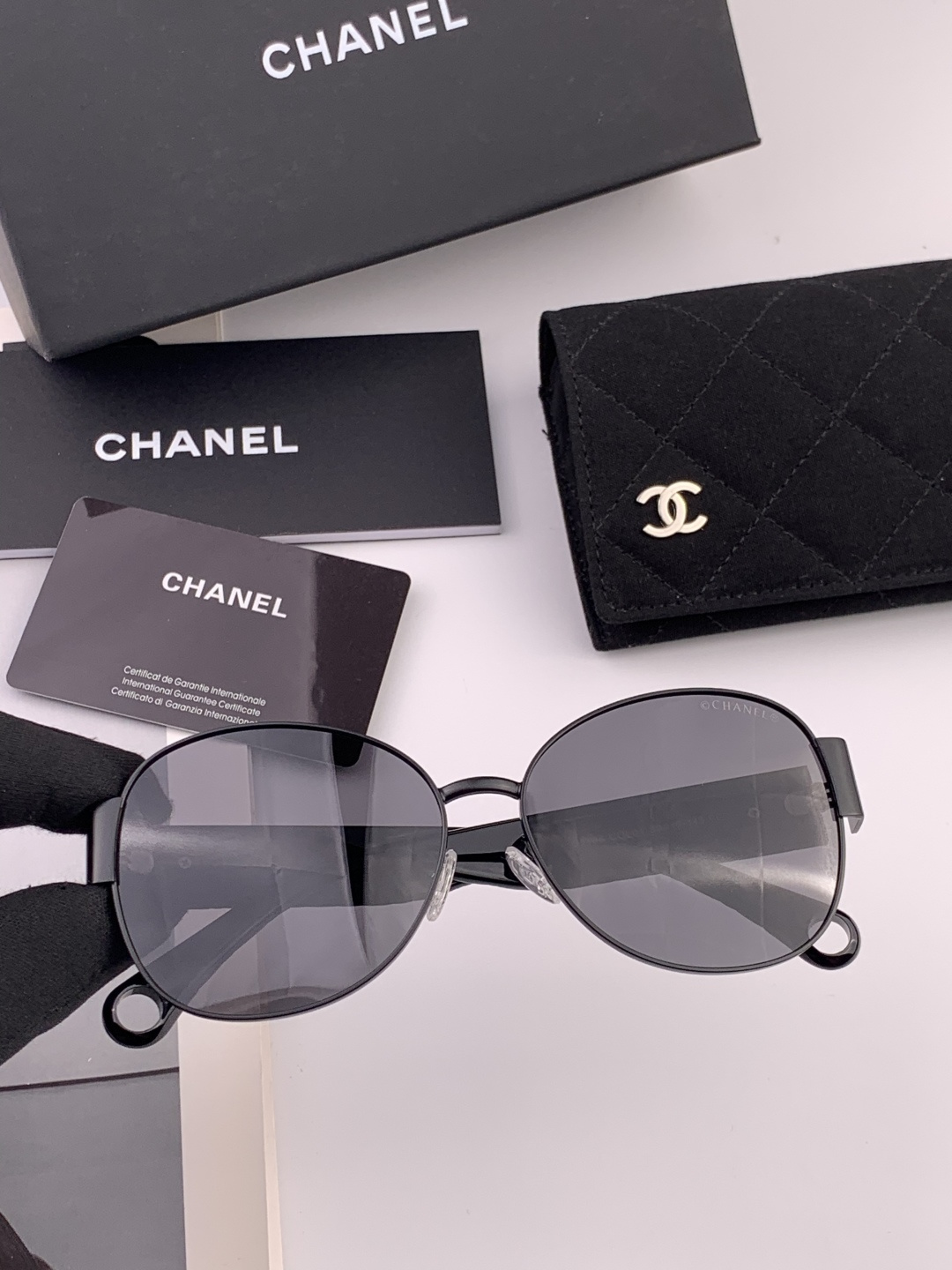 【CHANEL】香奈儿 新款潮流爆款 时尚小框太阳镜 佩戴舒适 网红潮款墨镜  女士高清加厚偏光太阳镜🕶