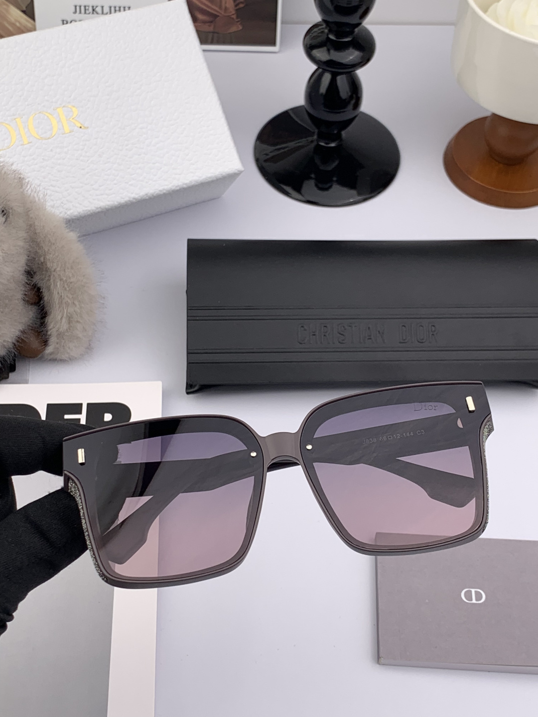 🔺 【DIOR-迪奥】开春新款 潮流爆款 时尚方框偏光太阳镜 高品质 佩戴舒适 网红潮款墨镜 女士高清偏