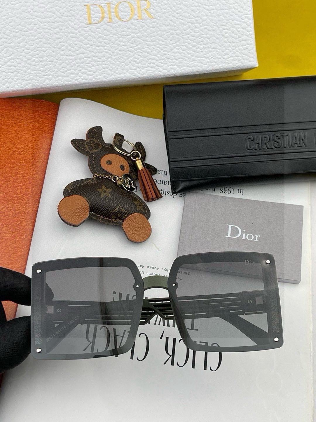 🔺 【DIOR-迪奥】开春新款 潮流爆款 时尚方框偏光太阳镜 高品质 佩戴舒适 网红潮款墨镜 型号：D1