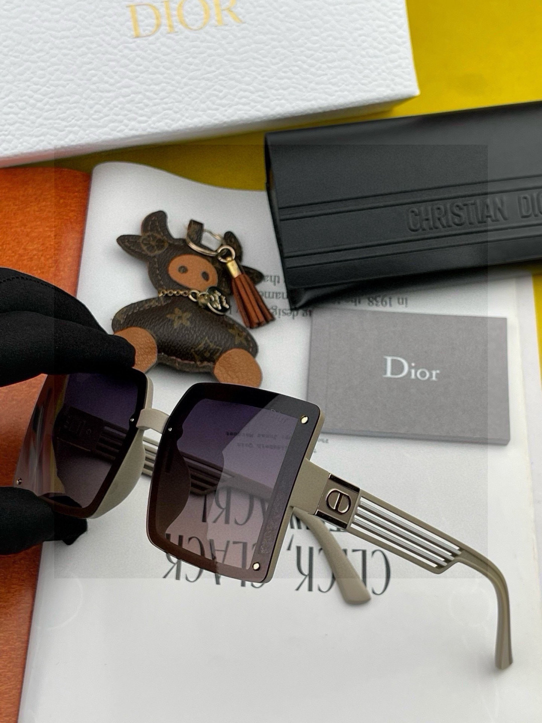 🔺 【DIOR-迪奥】开春新款 潮流爆款 时尚方框偏光太阳镜 高品质 佩戴舒适 网红潮款墨镜 型号：D1