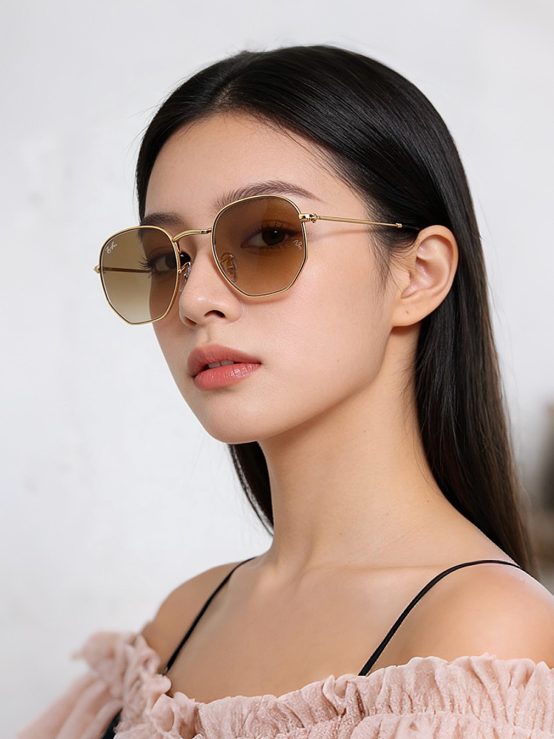 官方同步 品牌:雷朋经典男女士玻璃太阳镜 材质：美国宝丽来高清防爆钢化玻璃镜片 型号：RB8354