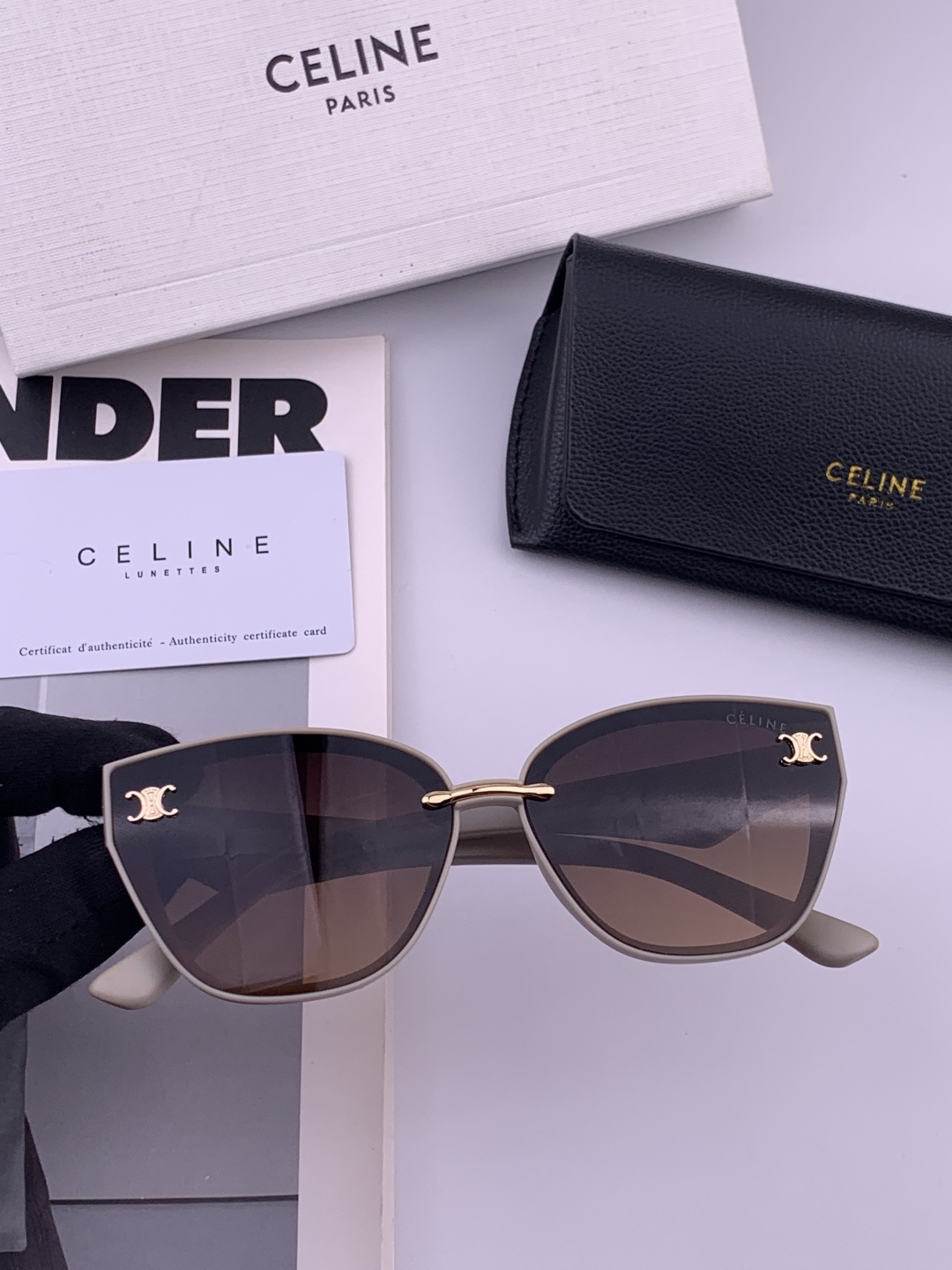 🌷🌷瑟琳新款到货🆕🆕[酷][酷]高品质 2⃣️色潮品[强][强]大框型太阳镜➕简约logo装饰！太阳镜，