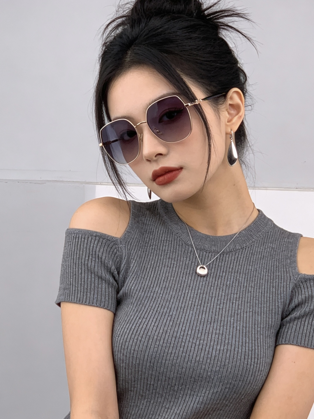 新品CHANEL 香奈儿太阳镜以独特魅力和前卫风格诠释春夏最新眼镜，质感超好佩带舒适 型号：CH0193