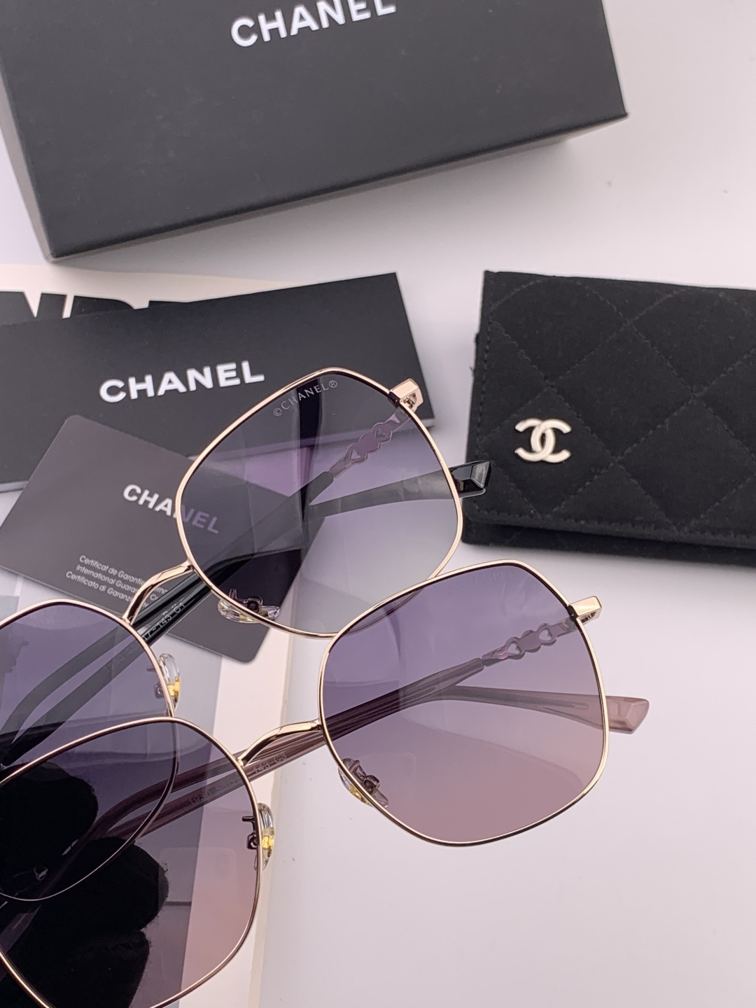 新品CHANEL 香奈儿太阳镜以独特魅力和前卫风格诠释春夏最新眼镜，质感超好佩带舒适 型号：CH0193