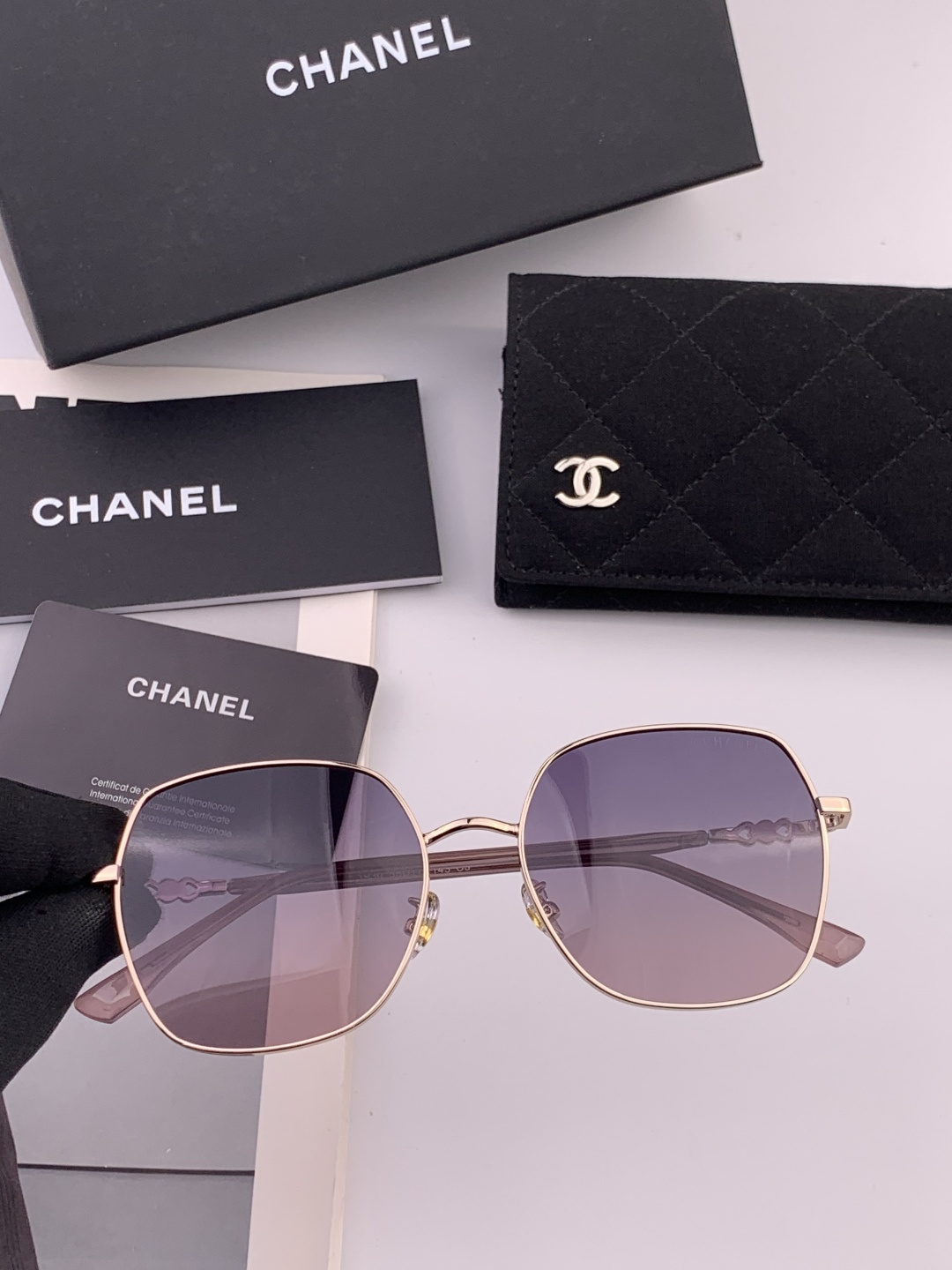 新品CHANEL 香奈儿太阳镜以独特魅力和前卫风格诠释春夏最新眼镜，质感超好佩带舒适 型号：CH0193
