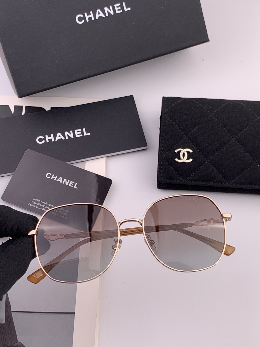 新品CHANEL 香奈儿太阳镜以独特魅力和前卫风格诠释春夏最新眼镜，质感超好佩带舒适 型号：CH1193
