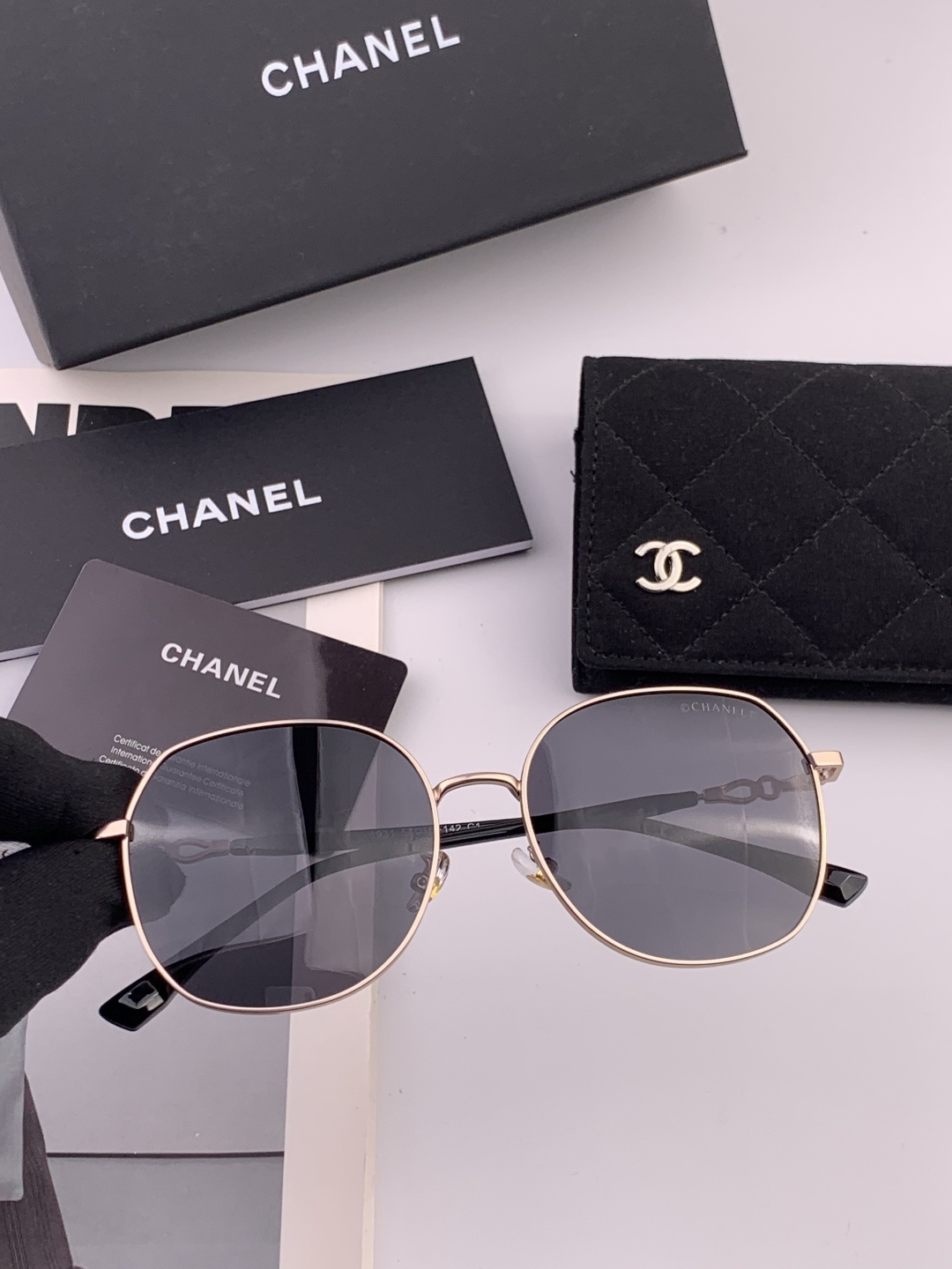 新品CHANEL 香奈儿太阳镜以独特魅力和前卫风格诠释春夏最新眼镜，质感超好佩带舒适 型号：CH1193