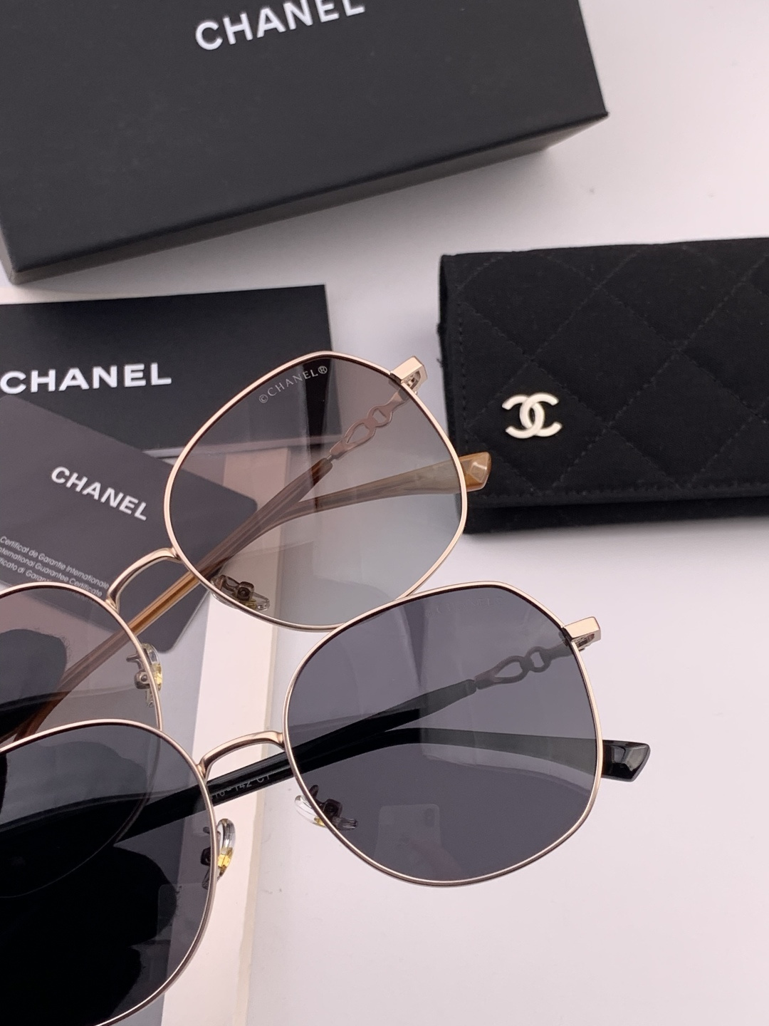 新品CHANEL 香奈儿太阳镜以独特魅力和前卫风格诠释春夏最新眼镜，质感超好佩带舒适 型号：CH1193