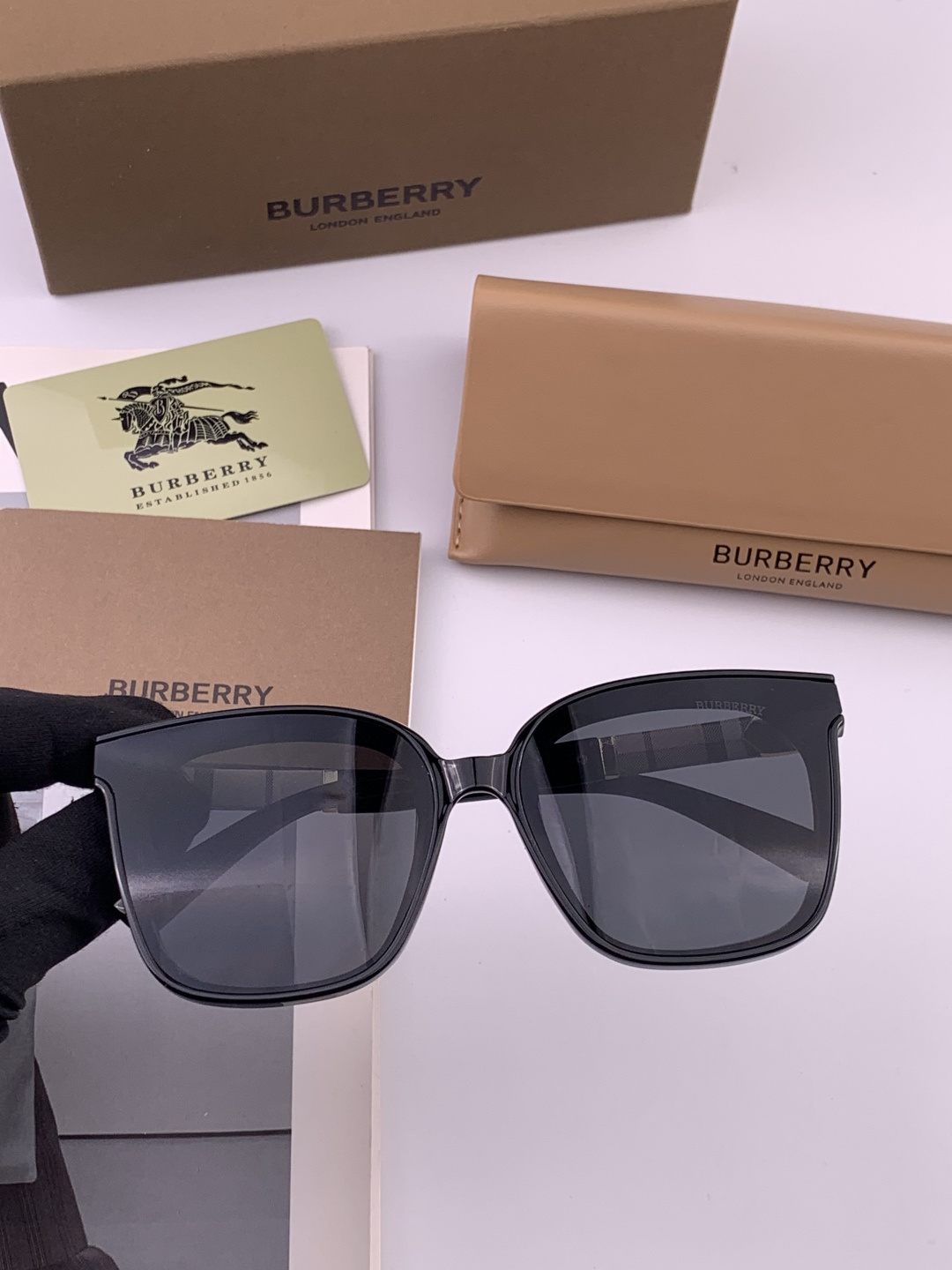 🎈原版出货 巴宝莉网红超爆款💙经典奢华全球风[强][酷][亲亲] 时尚方框太阳镜[得意] 气质非凡😄 经