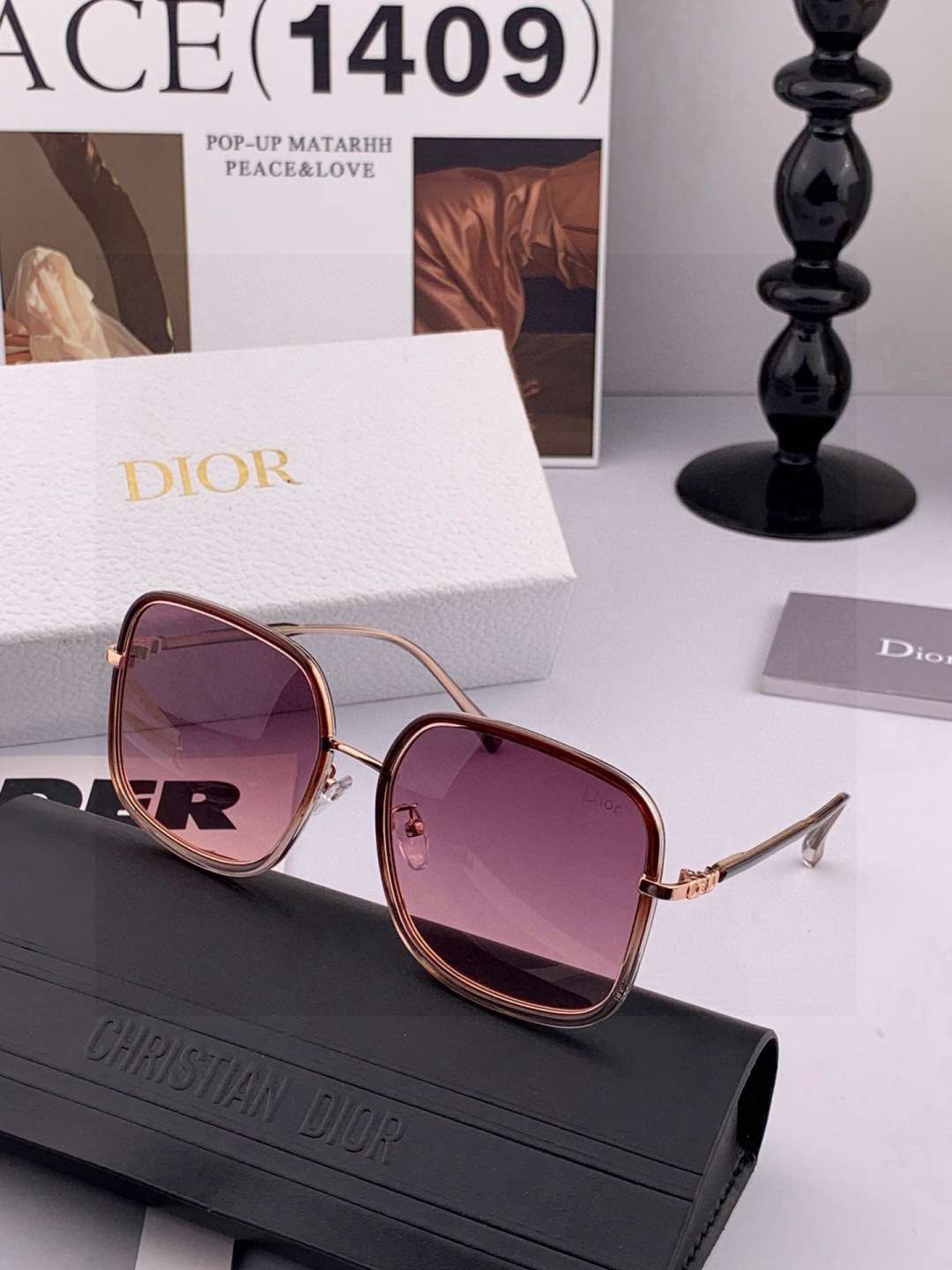 【偏光系列】 DIOR 经典的方框设计，不挑脸型，无论搭配大衣还是连衣裙都非常显气质偏光镜片预防紫外线 