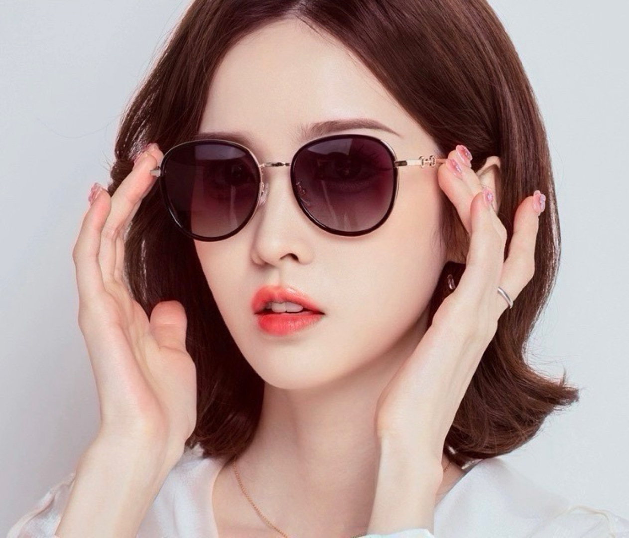 Gucci墨镜 新款 。 圆框设计再优雅的同时还能在视觉上修饰脸型，敲显脸小，不挑脸型 复古的马衔扣配上