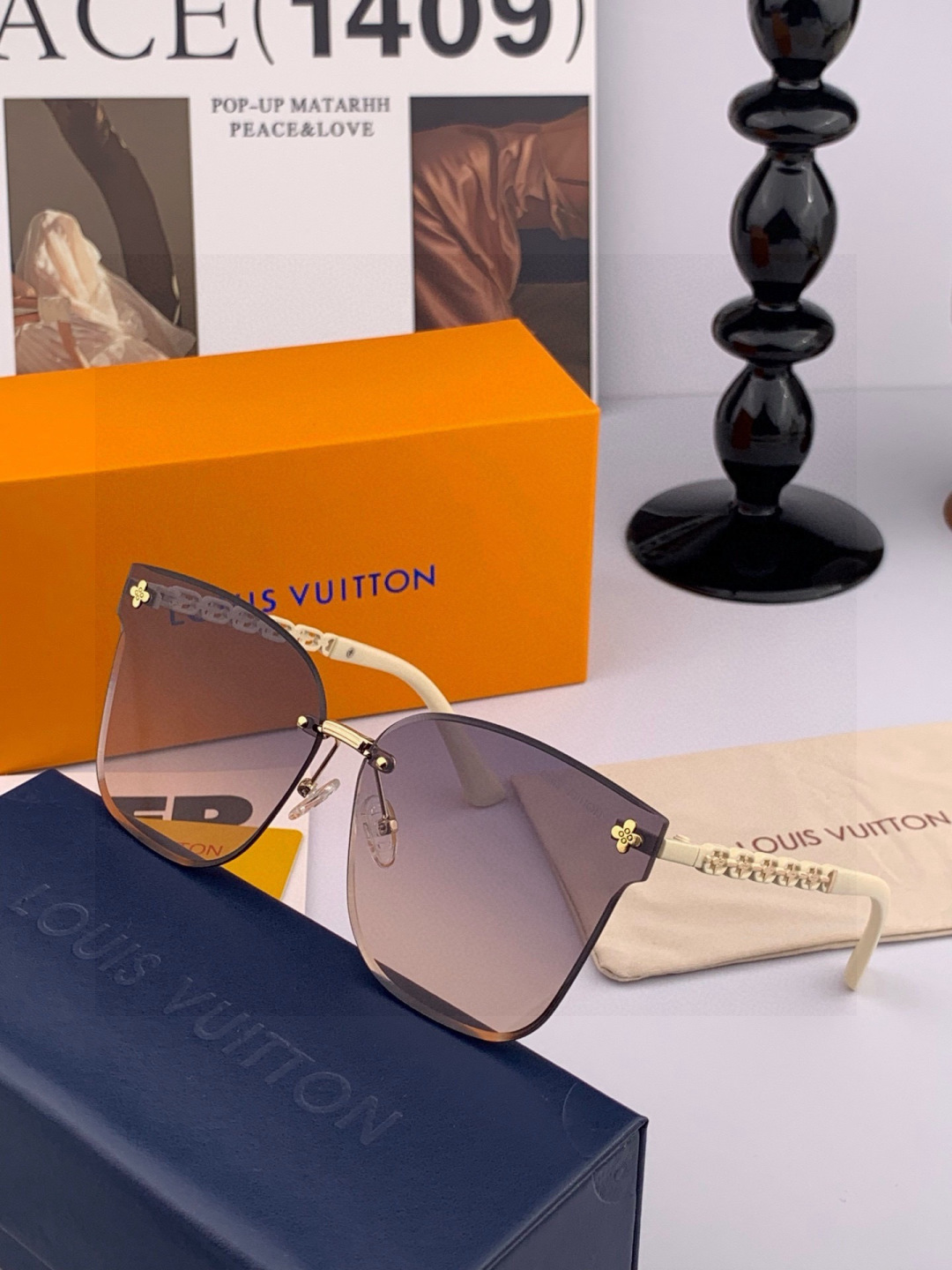 lv大框太阳镜墨镜经典的方框设计，不挑脸型，无论搭配大衣还是连衣裙都非常显气质尼龙镜片预防紫外线 型号：