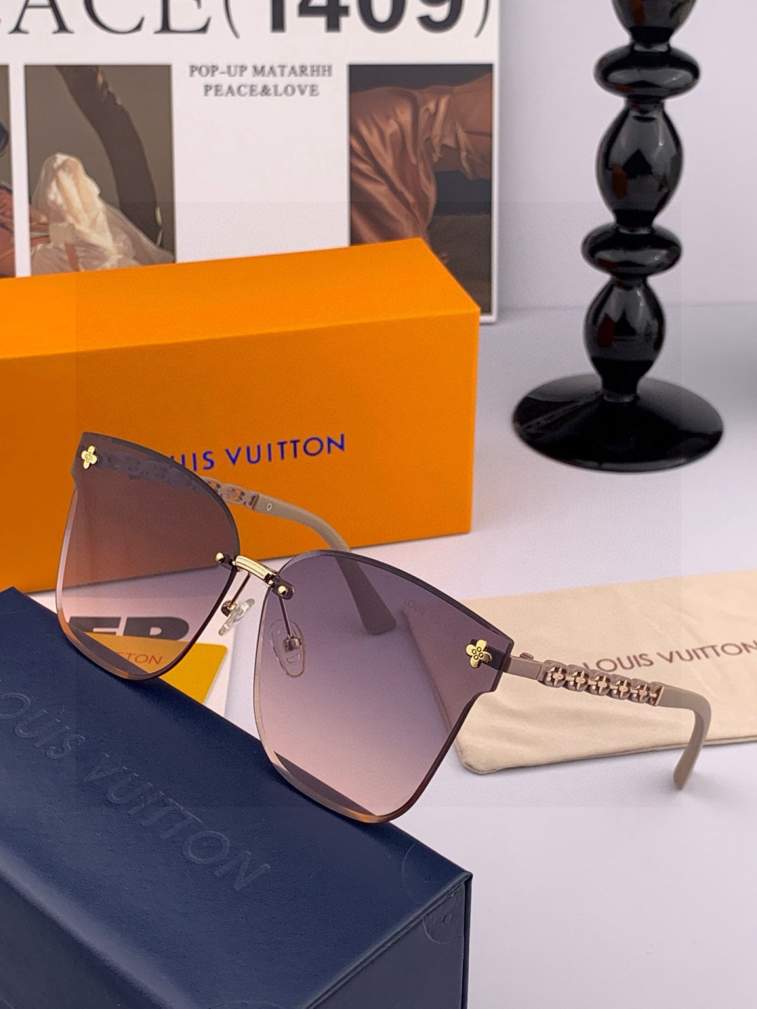 lv大框太阳镜墨镜经典的方框设计，不挑脸型，无论搭配大衣还是连衣裙都非常显气质尼龙镜片预防紫外线 型号：