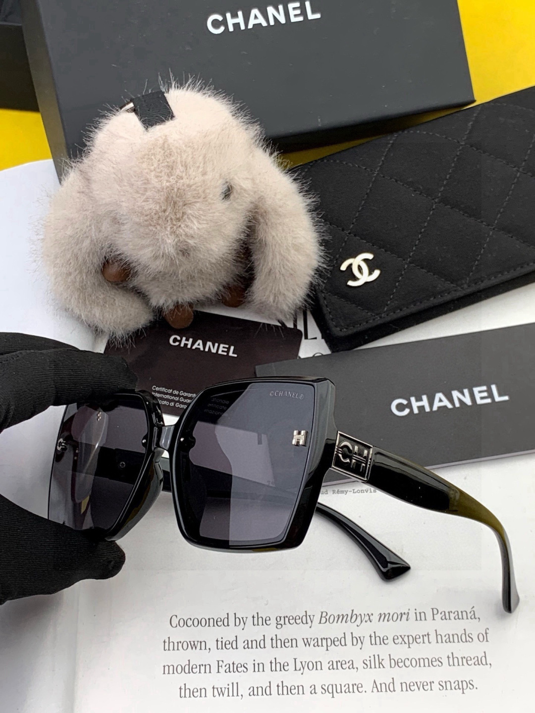 香奈儿 开春新款太阳镜 各路网红纷纷带起气场满分‼️ 俏皮甜美.上脸效果更佳.金属质感超好 型号：CH1