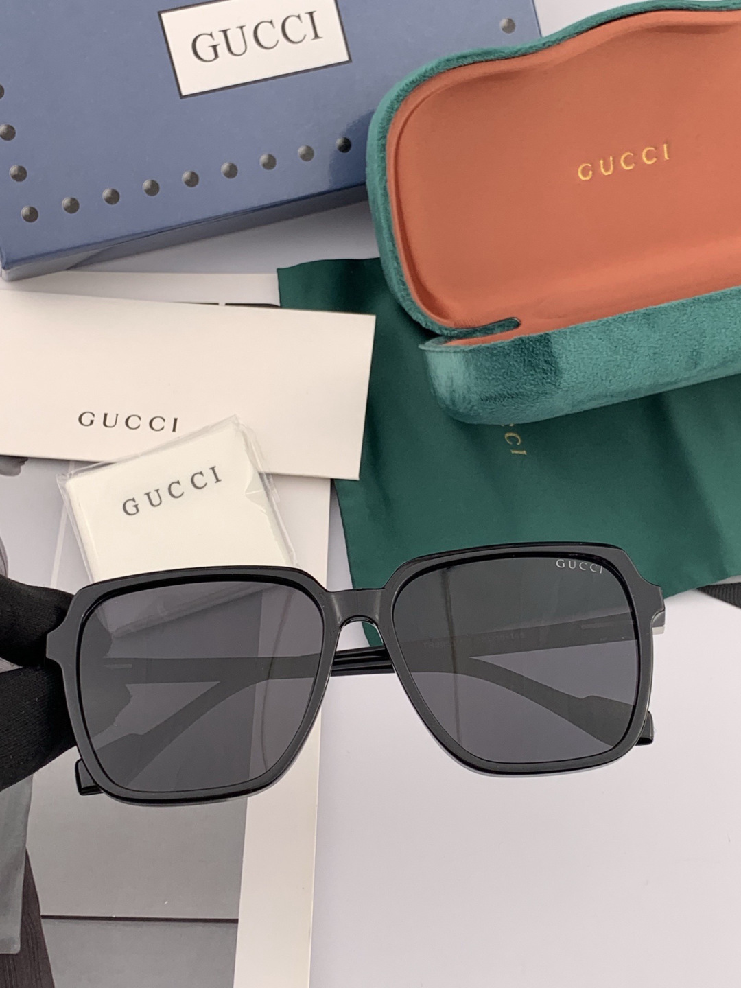 GUCCI 开春新款 最新款方框太阳镜 各路网红纷纷带起气场满分‼️ 俏皮甜美.上脸效果更佳.金属质感超