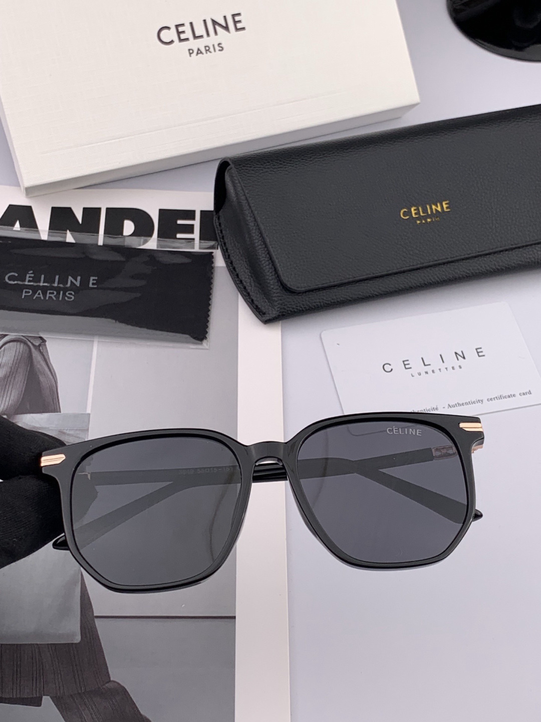 🌷🌷瑟琳新款到货🆕🆕TR材制作而成[酷][酷]高品质 2️⃣色潮品[强][强]大框型太阳镜➕简约logo