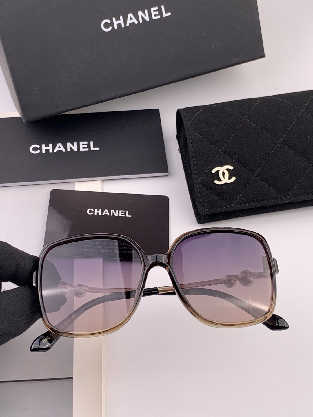 🔺CHANEL🔻官方早春新款，众多明星同款[色]香奈儿‼️‼️新款珍珠大框偏光墨镜 ，🌈🌈宝丽来超清偏光
