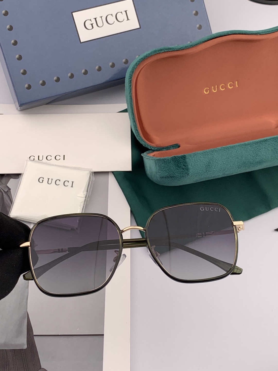 GUCCI 开春新款太阳镜 各路网红纷纷带起气场满分‼️ 俏皮甜美.上脸效果更佳.金属质感超好 型号：G