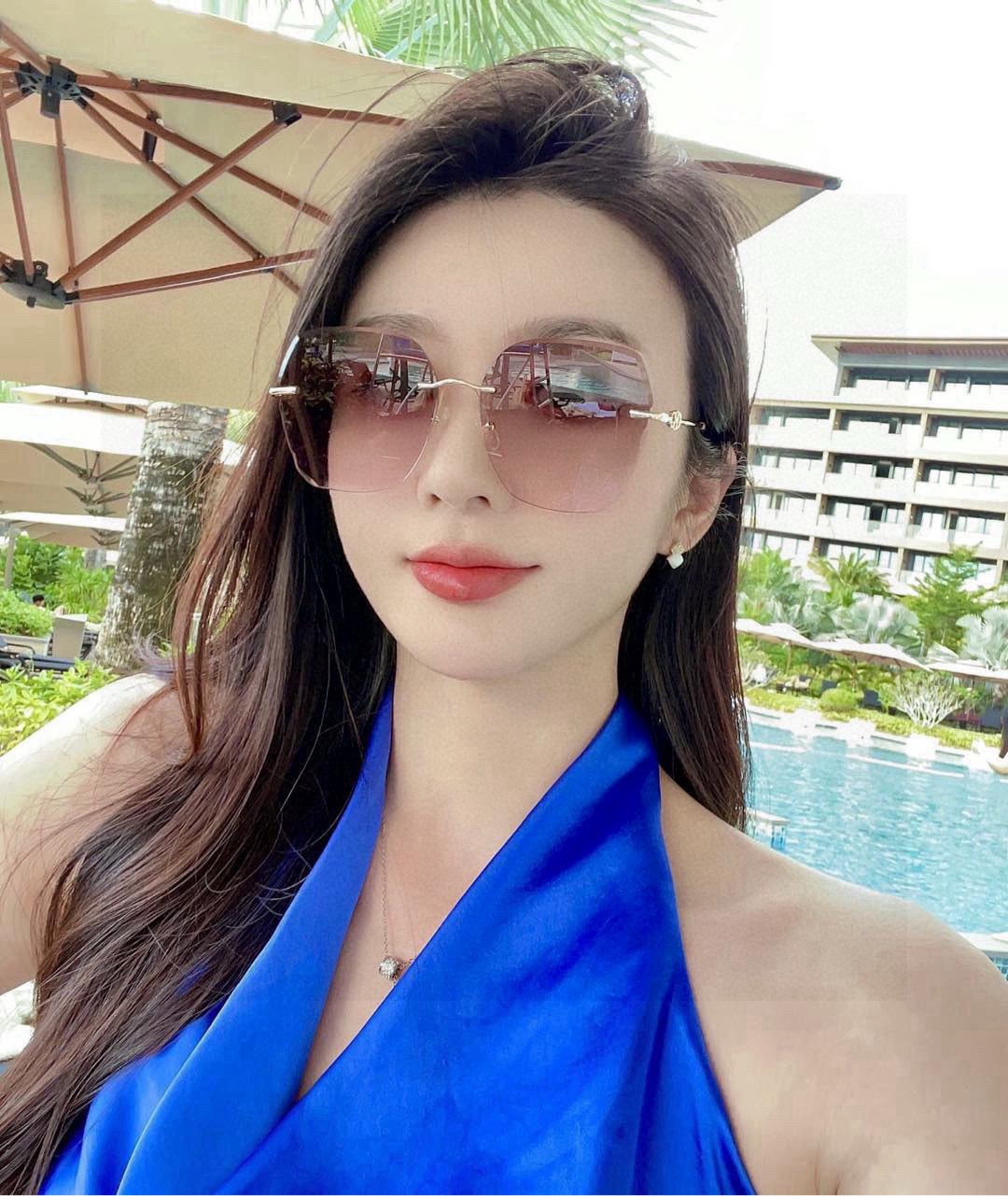 巴宝莉太阳镜墨镜经典设计，不挑脸型，无论搭配大衣还是连衣裙都非常显气质预防紫外线 型号：B0731