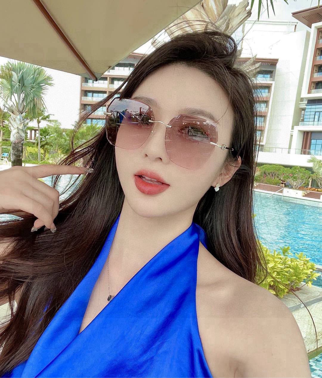 巴宝莉太阳镜墨镜经典设计，不挑脸型，无论搭配大衣还是连衣裙都非常显气质预防紫外线 型号：B0731