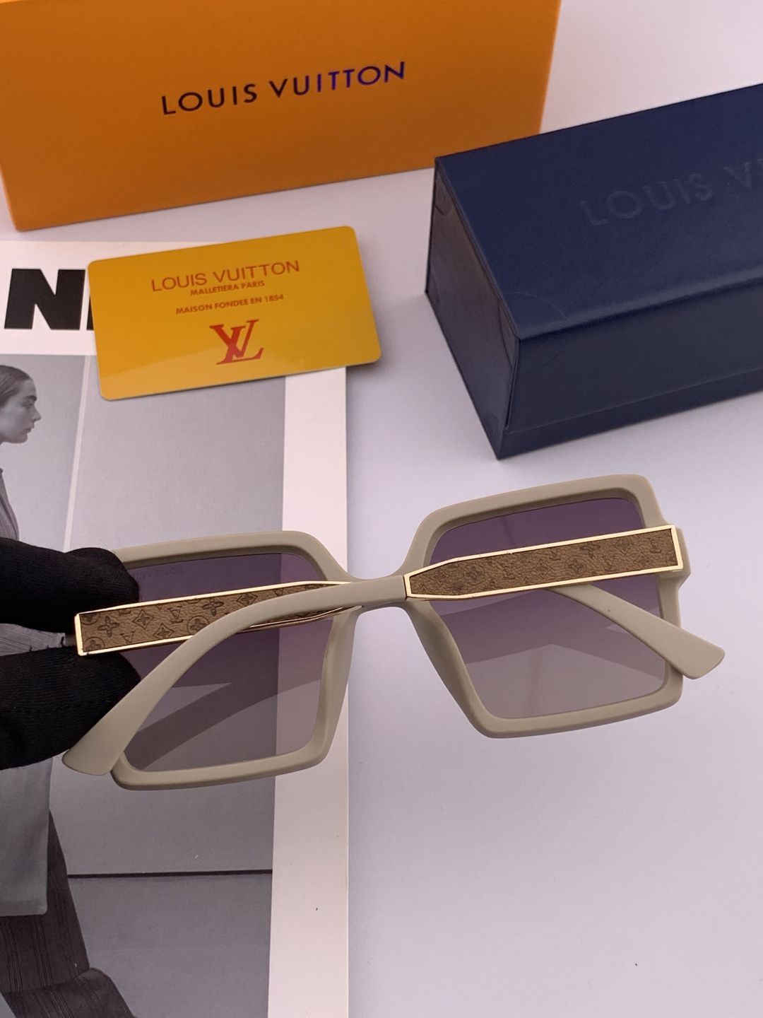 【TR尼龙偏光系列】lv大框太阳镜墨镜经典的方框设计，不挑脸型，无论搭配大衣还是连衣裙都非常显气质尼龙偏