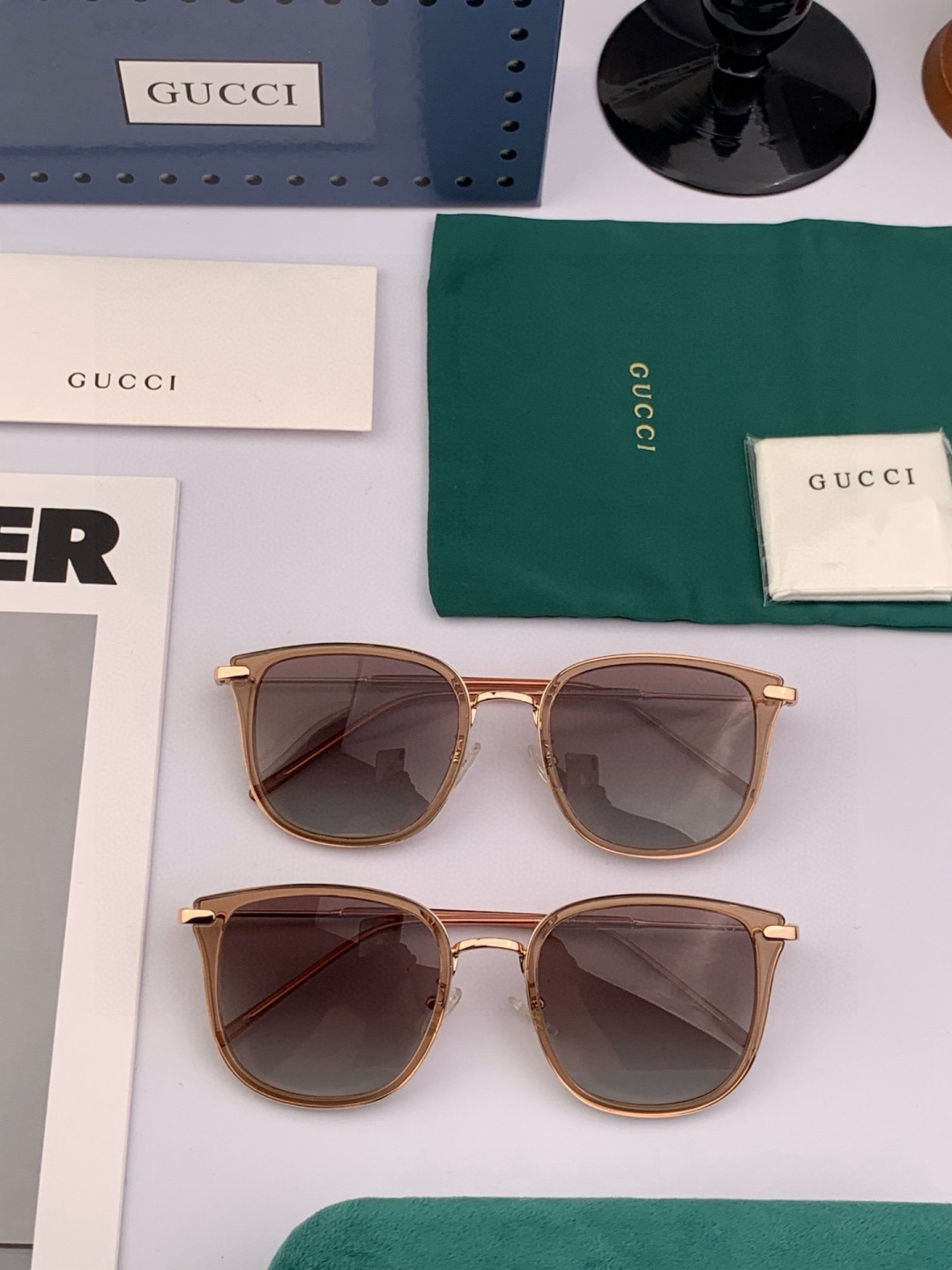 Gucci 经典的方框设计，不挑脸型，无论搭配大衣还是连衣裙都非常显气质偏光镜片预防紫外线 型号：G62