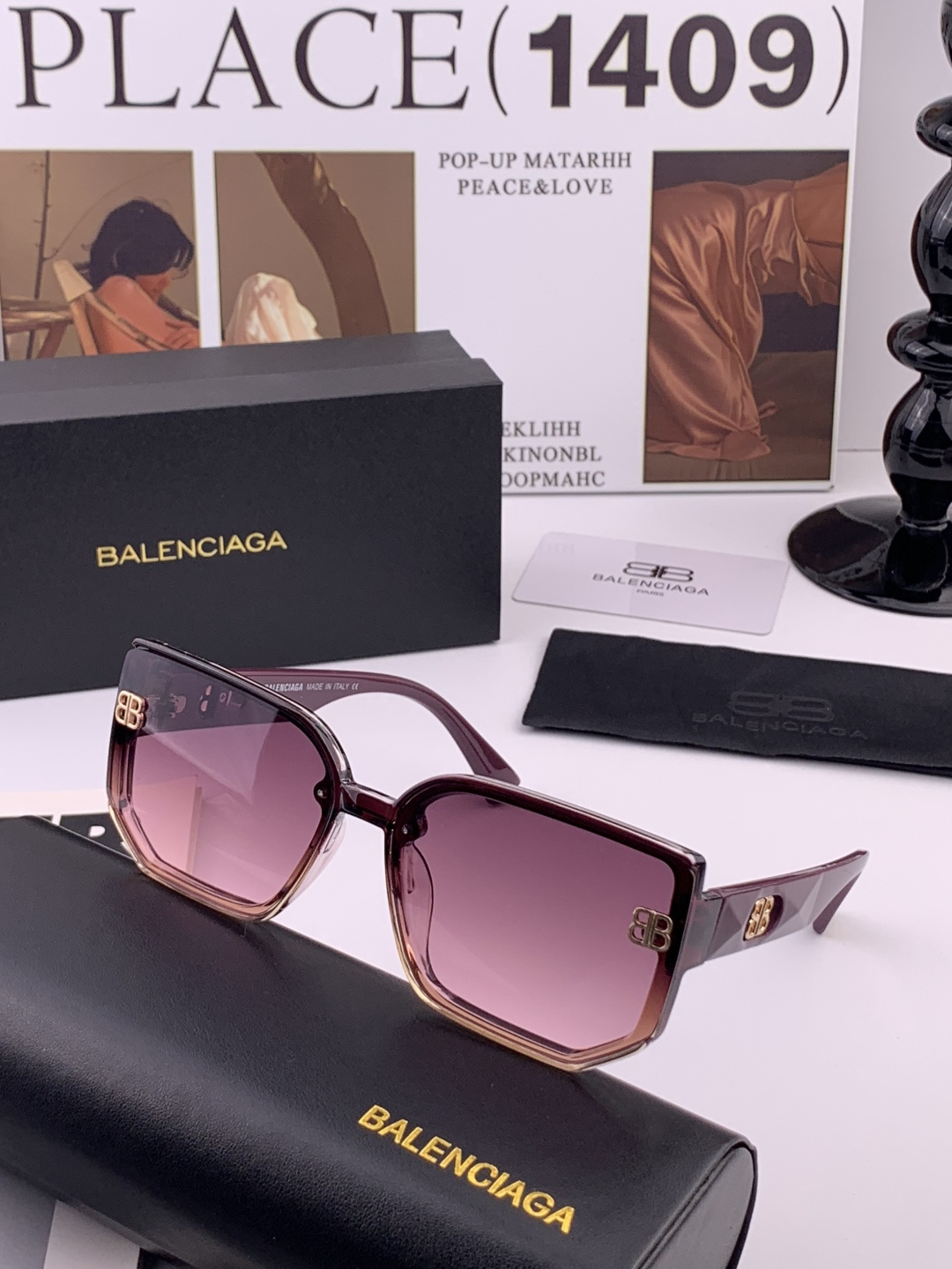 小红书超火。的一款墨镜BALENCIAGA巴黎世家 春夏新款太阳镜 镜腿金属双B字母logo设计让人一眼