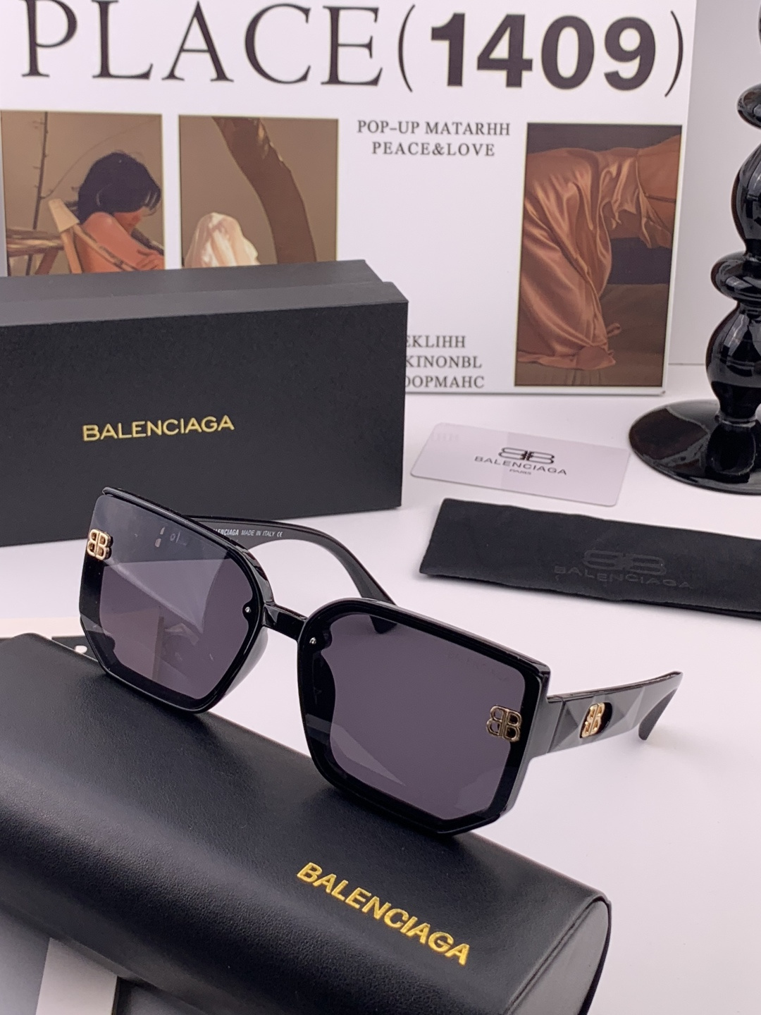 小红书超火。的一款墨镜BALENCIAGA巴黎世家 春夏新款太阳镜 镜腿金属双B字母logo设计让人一眼