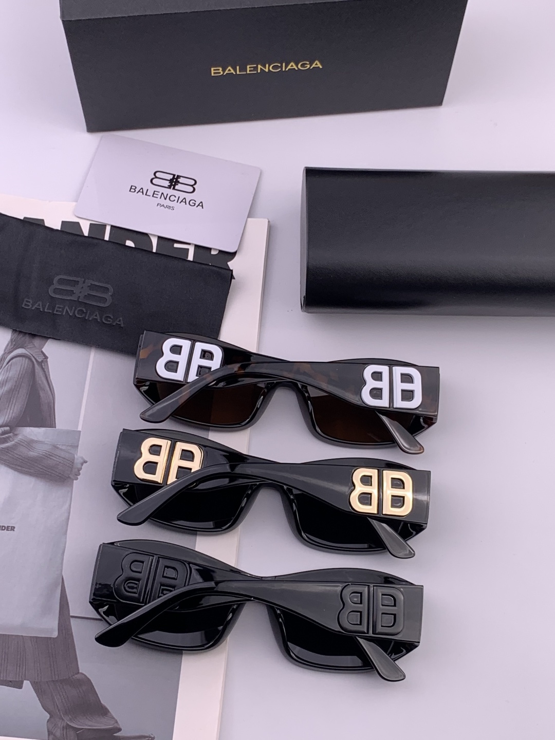 小红书超火。的一款高清偏光太阳镜BALENCIAGA巴黎世家2021春夏新款太阳镜 镜腿金属双B字母lo