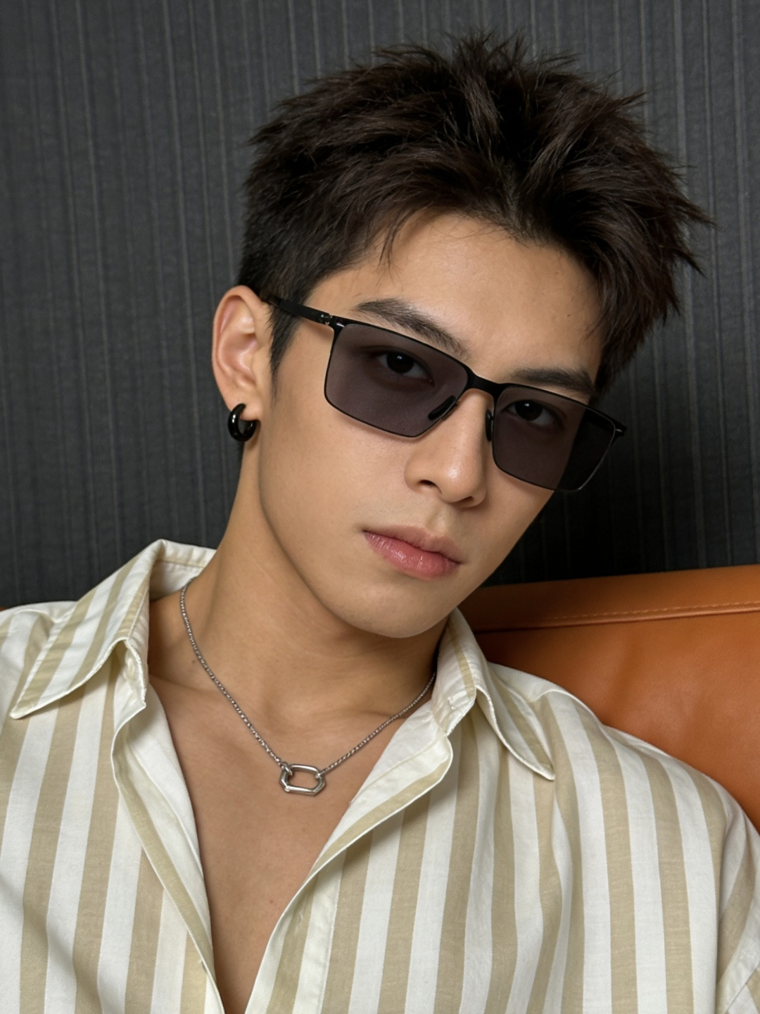 NO:767409,95 Prada new style sunglasses for men and women, polygonal sunglasses i electroplating will never fade, ultra-light and super elastic, no screws in the whole frame, the most important thing is that it cannot be broken, high-definition nylon lenses, exquisite craftsmanship, original material, casual and unfussy sunglasses, super big-name when worn, especially good-looking, a must-have in summer, model 737 glasses, sunglasses, sunglasses, glasses, prada1986090995普拉达 新款男女情侣款太阳镜多边形墨镜i电镀永不褪色 超轻超有弹性整幅眼镜无螺丝重要的是压不坏 高清尼龙镜片、精湛的工艺 原版材料 休闲大气不挑人的一款太阳镜 戴出去超级大牌 特别好看 夏天必备 型号737眼镜墨镜太阳镜,眼镜,prada,glasses