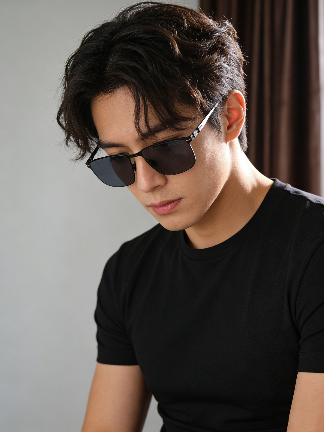 NO:767418,Prada's new men's and women's couple's sunglasses, polygonal sunglasses, IP plating, never fade, ultra-light and super elastic, no screws in the whole frame, the most important thing is that they can't be broken, high-definition nylon lenses, exquisite craftsmanship, original materials, casual and not picky sunglasses, super big-name when worn, especially good-looking, a must-have for summer, model glasses, sunglasses, sunglasses, glasses, prada19860909普拉达 新款男女情侣款太阳镜多边形墨镜ip电镀永不褪色 超轻超有弹性整幅眼镜无螺丝重要的是压不坏 高清尼龙镜片、精湛的工艺 原版材料 休闲大气不挑人的一款太阳镜 戴出去超级大牌 特别好看 夏天必备 型号眼镜墨镜太阳镜,眼镜,prada,glasses