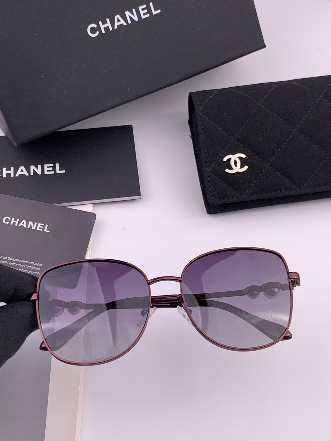 🔺CHANEL🔻官方早春新款，众多明星同款[色]香奈儿‼️‼️新款珍珠大框偏光墨镜 ，🌈🌈宝丽来超清偏光