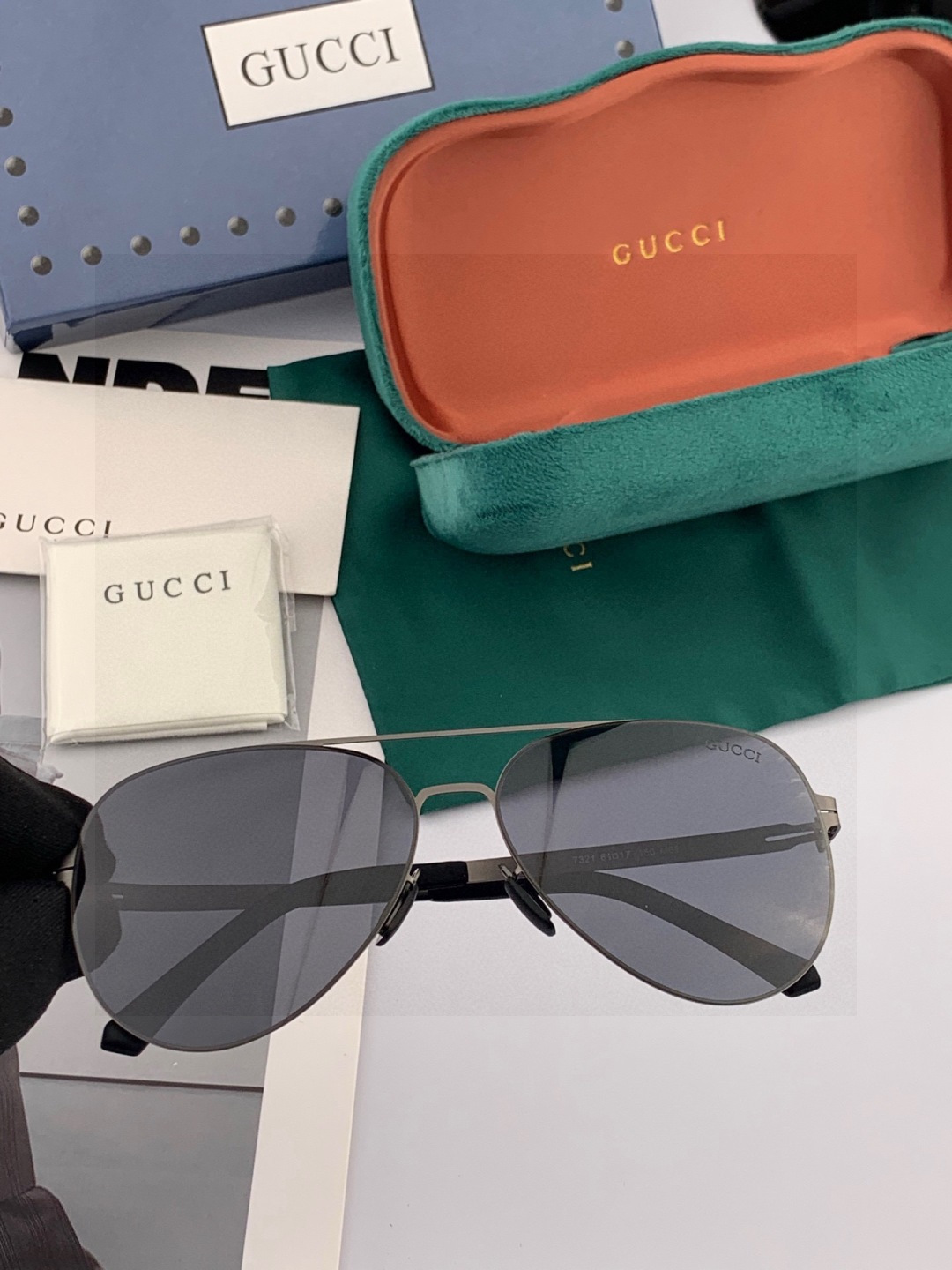 ♦️ GUCCI 新款男女情侣款太阳镜多边形墨镜iP电镀永不褪色 超轻超有弹性整幅眼镜无螺丝重要的是压不