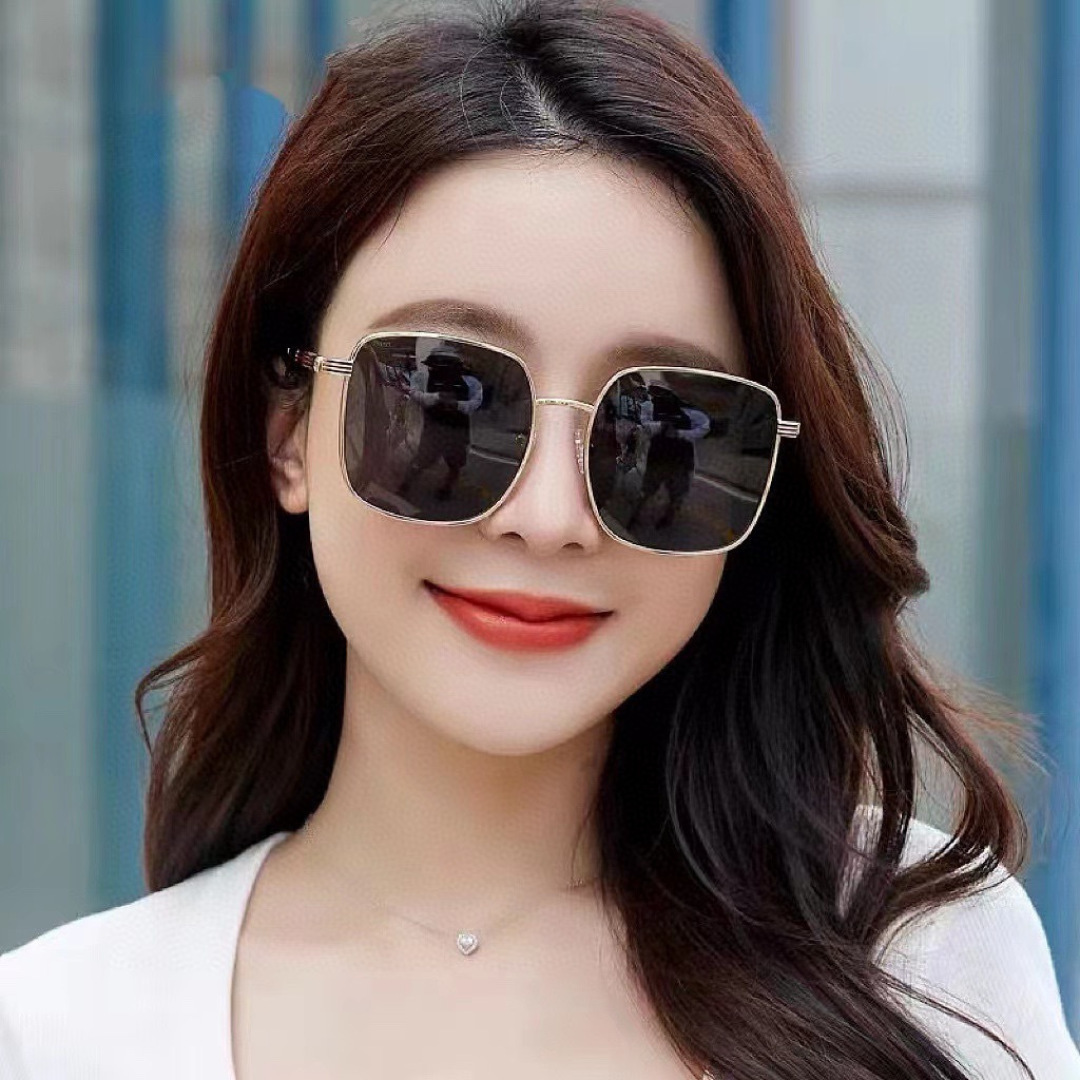 NO:767509,GUCCI's new spring style, the latest square-frame sunglasses, all the Internet celebrities have brought aura full score, playful and sweet. The effect is better on the face. The metal texture is super good. Model G3145 glasses, sunglasses, sunglasses, glasses, gucci19860909GUCCI 开春新款 最新款方框太阳镜 各路网红纷纷带起气场满分 俏皮甜美.上脸效果更佳.金属质感超好 型号G3145眼镜墨镜太阳镜,眼镜,gucci,glasses