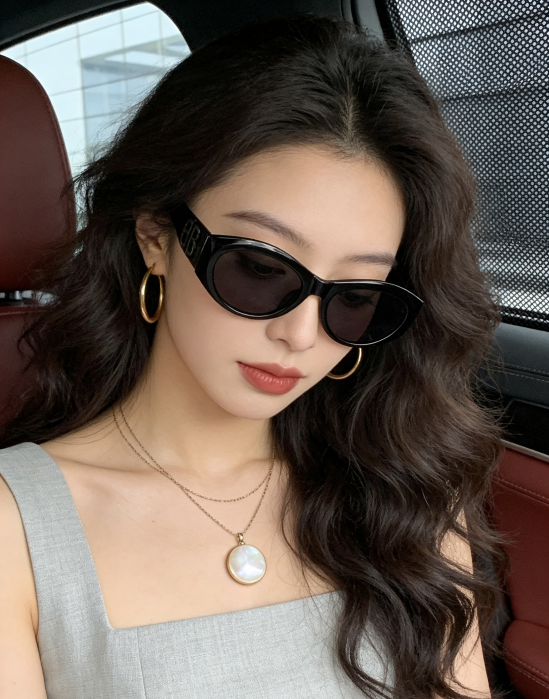 NO:767631,Xiaohongshu's super popular high-definition polarized sunglasses BALENCIAGA Balenciaga's new spring and summer sunglasses. The metal double B letter logo design on the temples makes people fall in love at first sight. The super versatile shape is so popular, don't say it. The letter design is super versatile. Model BL2992 glasses, sunglasses, sunglasses, glasses, balenciaga, balenciaga19860909小红书超火的一款高清偏光太阳镜BALENCIAGA巴黎世家春夏新款太阳镜 镜腿金属双B字母logo设计让人一眼爱上 超级百搭造型有多火不要说了 字母设计 超级百搭 型号BL2992眼镜墨镜太阳镜,眼镜,balenciaga,balenciaga,glasses
