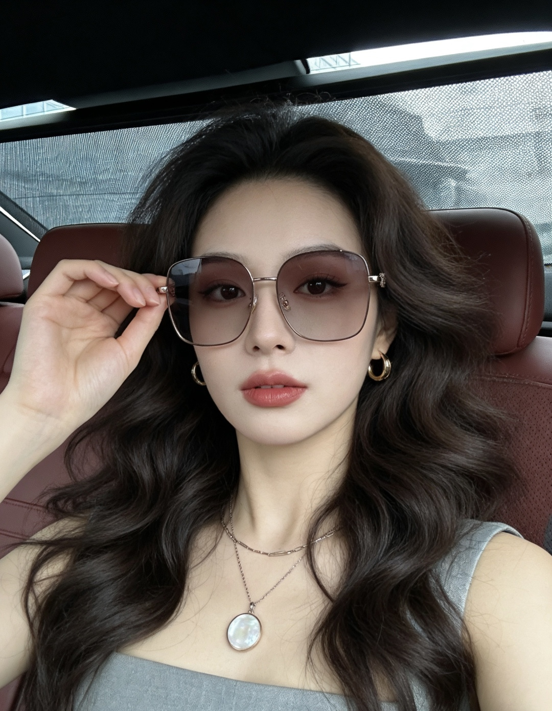 NO:767639,BALENCIAGA Balenciaga's new spring and summer sunglasses. The metal double B letter logo design on the temples makes people fall in love at first sight. The super versatile shape is so popular, don't say it. The letter design is super versatile. Model BL7192 glasses, sunglasses, sunglasses, glasses, balenciaga, balenciaga19860909BALENCIAGA巴黎世家 春夏新款太阳镜 镜腿金属双B字母logo设计让人一眼爱上 超级百搭造型有多火不要说了 字母设计 超级百搭 型号BL7192眼镜墨镜太阳镜,眼镜,balenciaga,balenciaga,glasses
