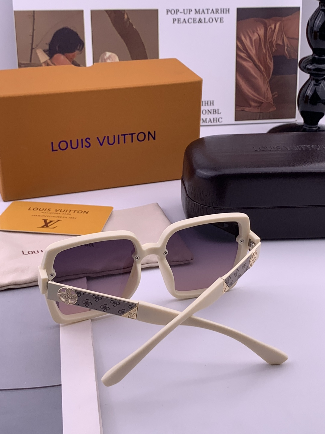 LV 年开春新款 潮流爆款 时尚方框太阳镜 高品质 佩戴舒适 网红潮款墨镜 型号L2200