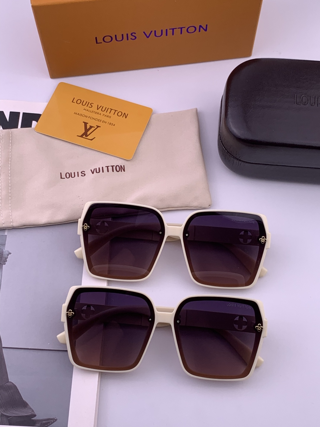 LV 年开春新款 潮流爆款 时尚方框太阳镜 高品质 佩戴舒适 网红潮款墨镜 型号L2200
