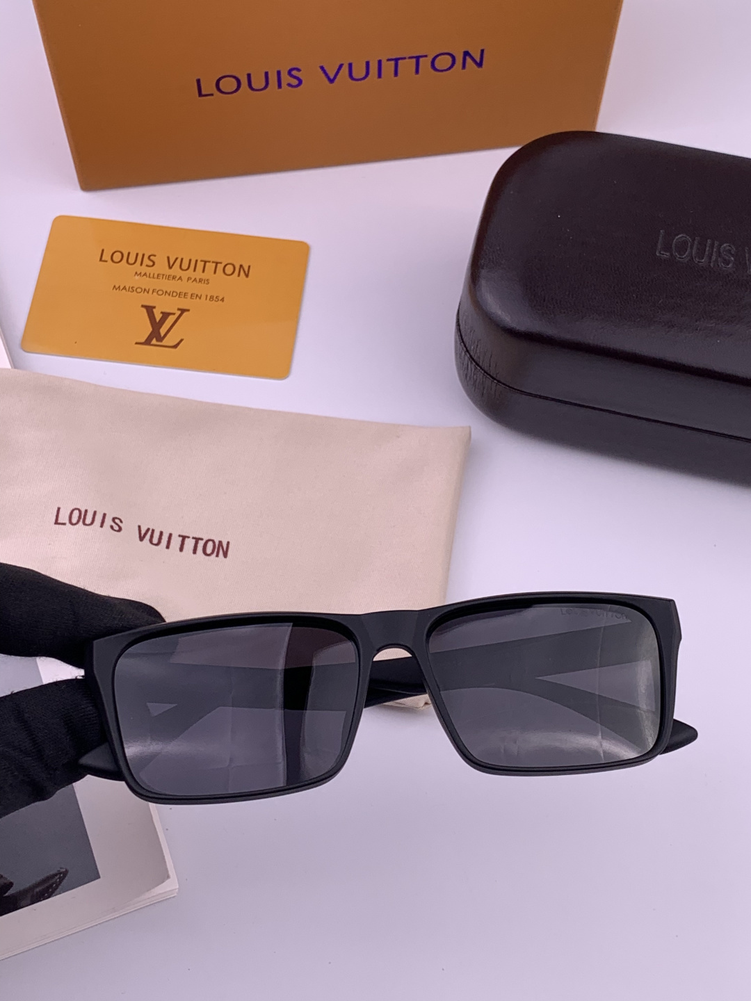 LV 太阳镜潮品官网模特同款 [玫瑰][玫瑰]四叶草🍀精致个性设计简约时尚 高品质值得拥有绝对潮爆整个夏
