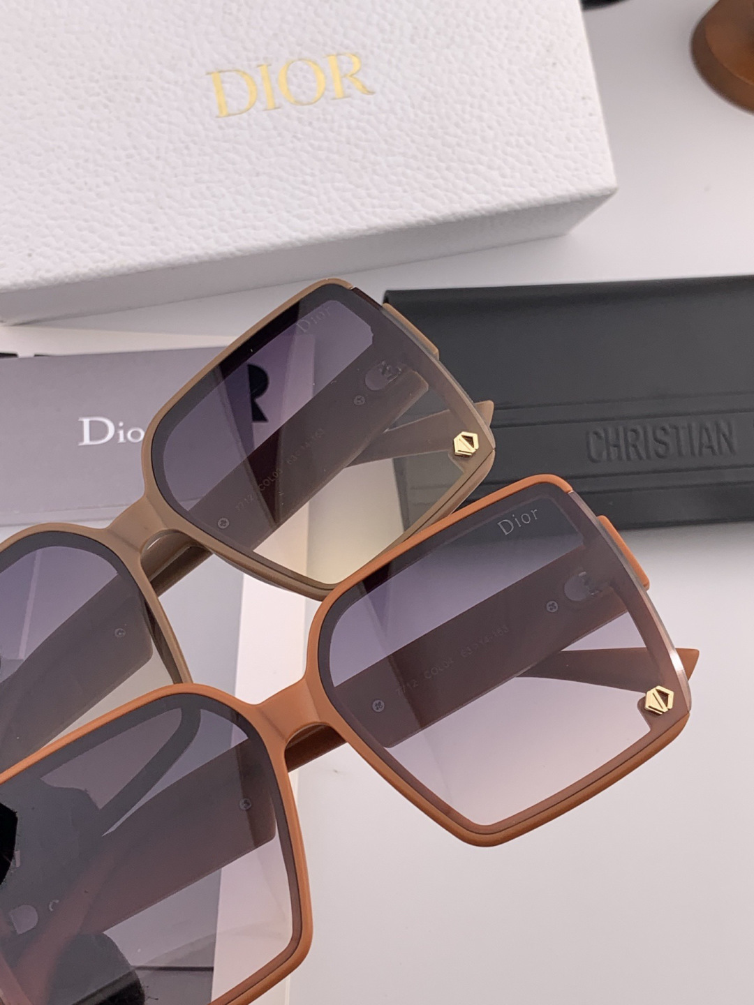 🔺 【DIOR-迪奥】开春新款 潮流爆款 时尚方框偏光太阳镜 高品质 佩戴舒适 网红潮款墨镜 女士高清尼