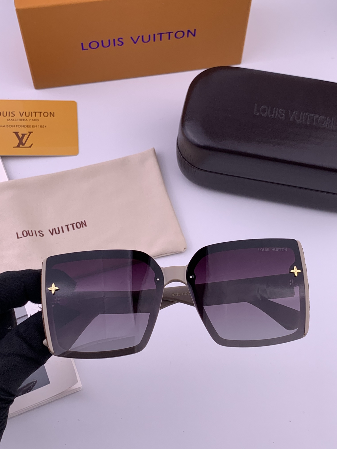 LV 太阳镜潮品官网模特同款 [玫瑰][玫瑰]四叶草🍀精致个性设计简约时尚 高品质值得拥有绝对潮爆整个夏