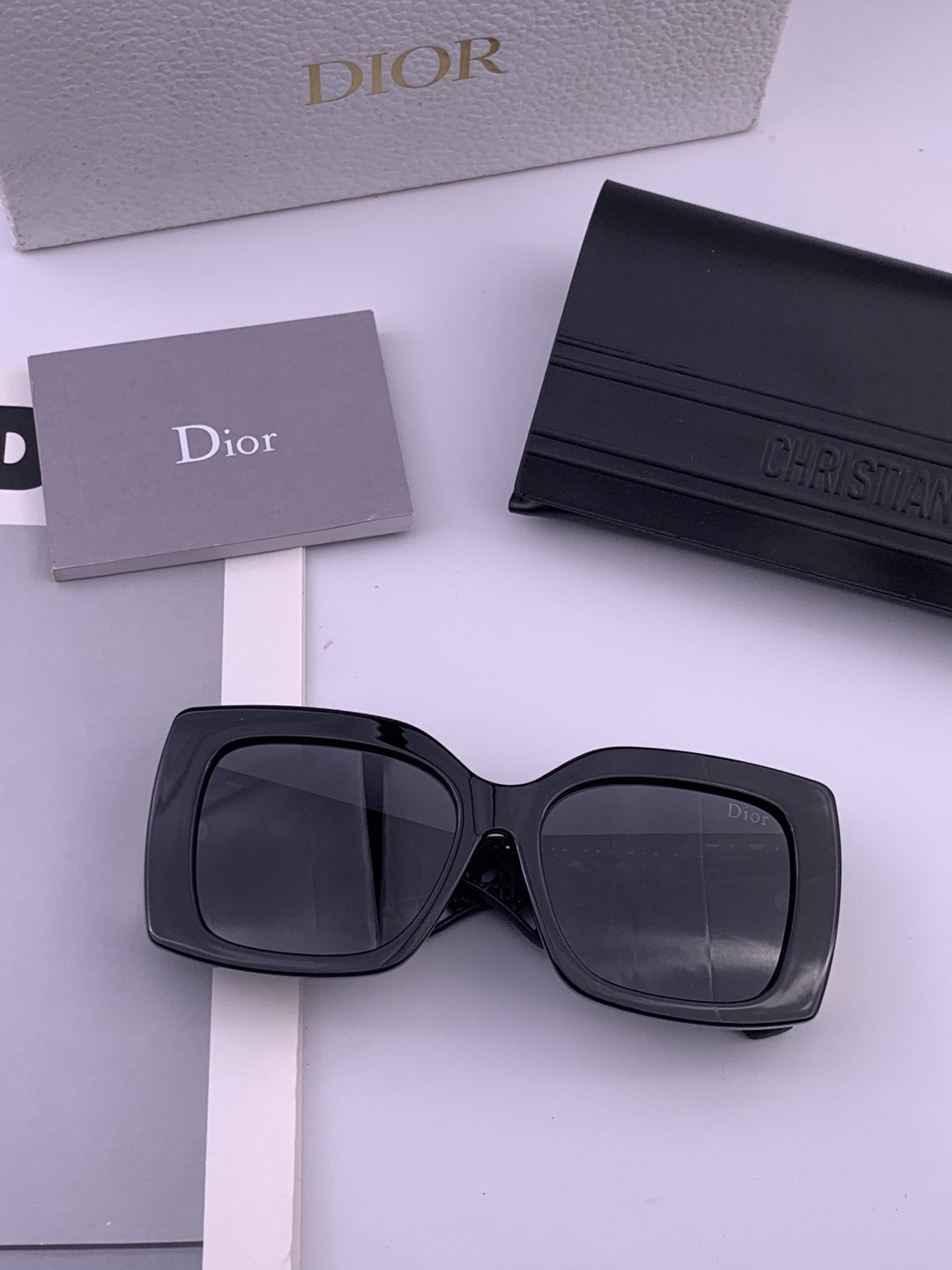 【DIOR】新款潮流爆款 时尚方框太阳镜 佩戴舒适 网红潮款墨镜 女士高清加厚偏光太阳镜🕶️ 🎉高品质T