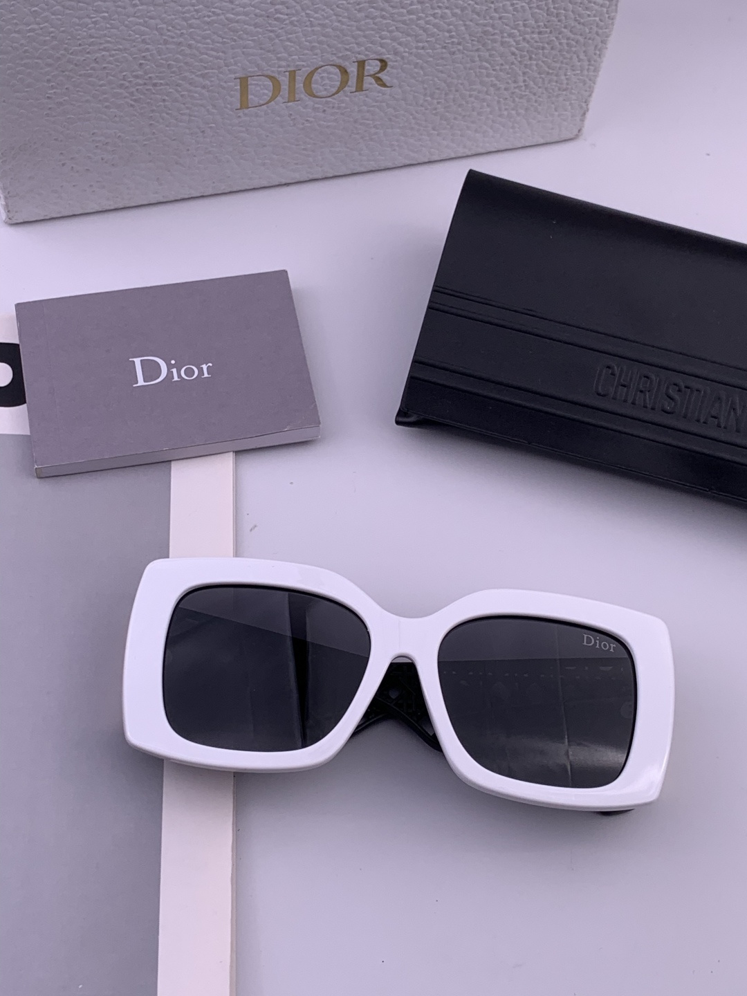 【DIOR】新款潮流爆款 时尚方框太阳镜 佩戴舒适 网红潮款墨镜 女士高清加厚偏光太阳镜🕶️ 🎉高品质T
