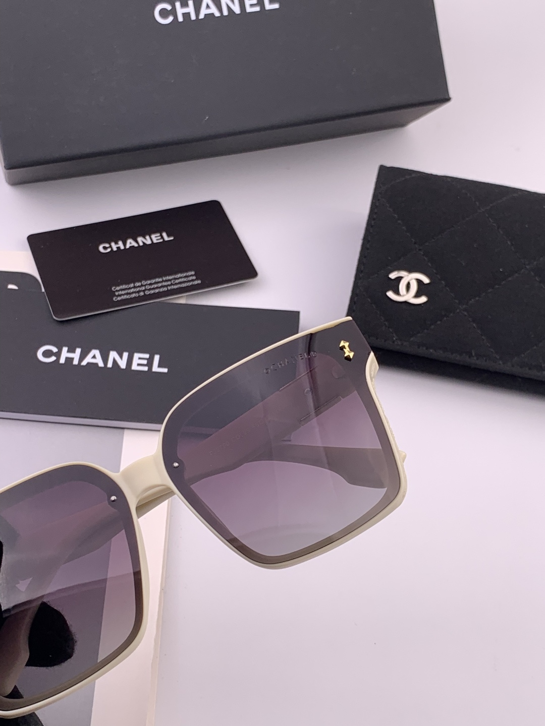 【CHANEL】香奈儿 新款潮流爆款 时尚方框太阳镜 佩戴舒适 网红潮款墨镜 女士高清加厚偏光太阳镜🕶️