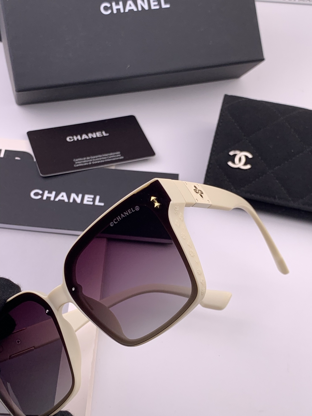 【CHANEL】香奈儿 新款潮流爆款 时尚方框太阳镜 佩戴舒适 网红潮款墨镜 女士高清加厚偏光太阳镜🕶️
