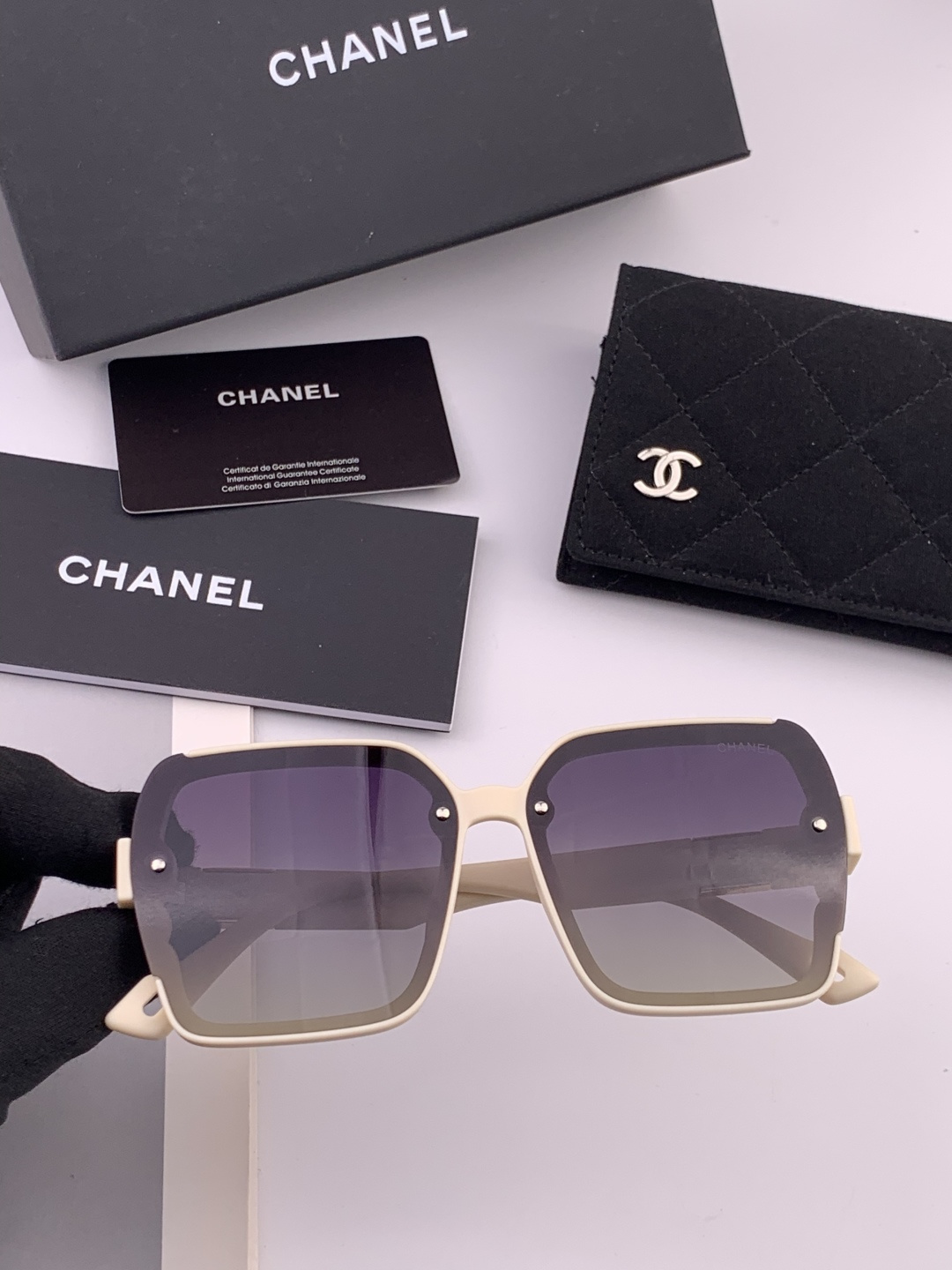 【CHANEL】香奈儿 新款潮流爆款 时尚方框太阳镜 佩戴舒适 网红潮款墨镜 女士高清加厚偏光太阳镜🕶️