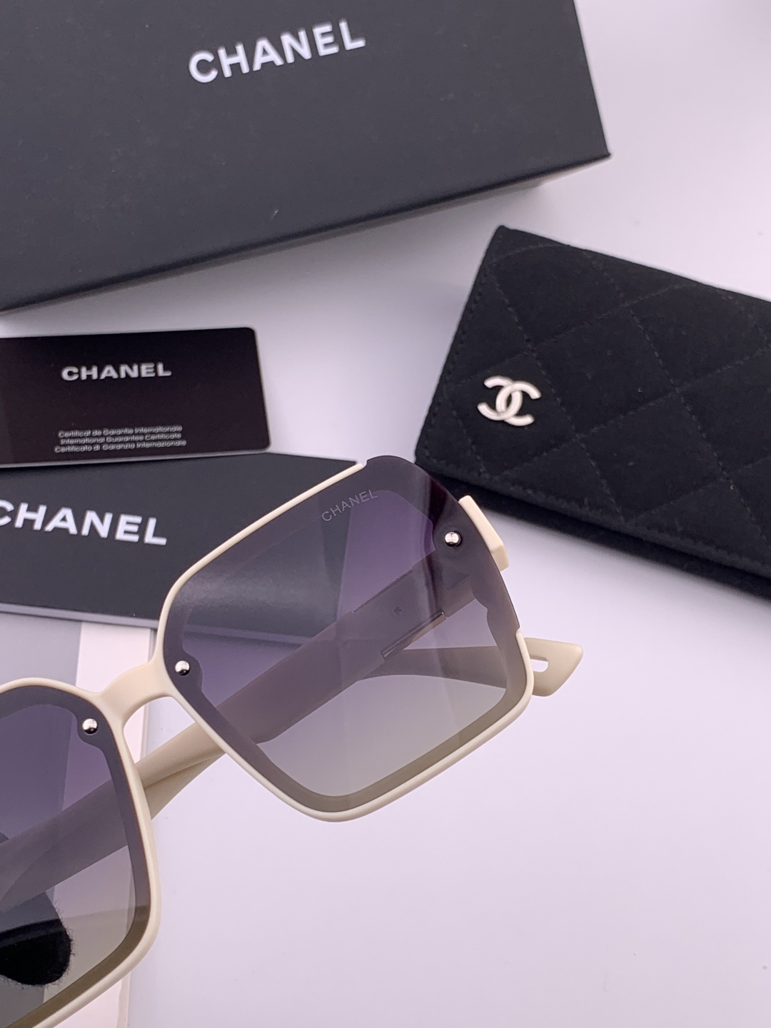 【CHANEL】香奈儿 新款潮流爆款 时尚方框太阳镜 佩戴舒适 网红潮款墨镜 女士高清加厚偏光太阳镜🕶️