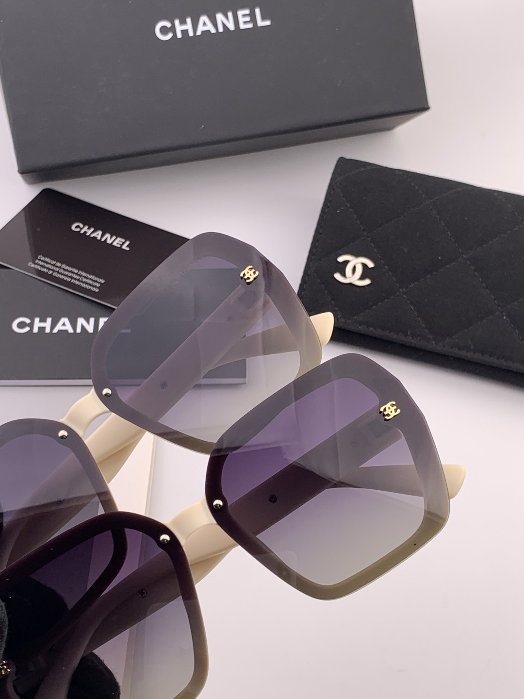 【CHANEL】香奈儿 新款潮流爆款 时尚方框太阳镜 佩戴舒适 网红潮款墨镜 女士高清加厚偏光太阳镜🕶️